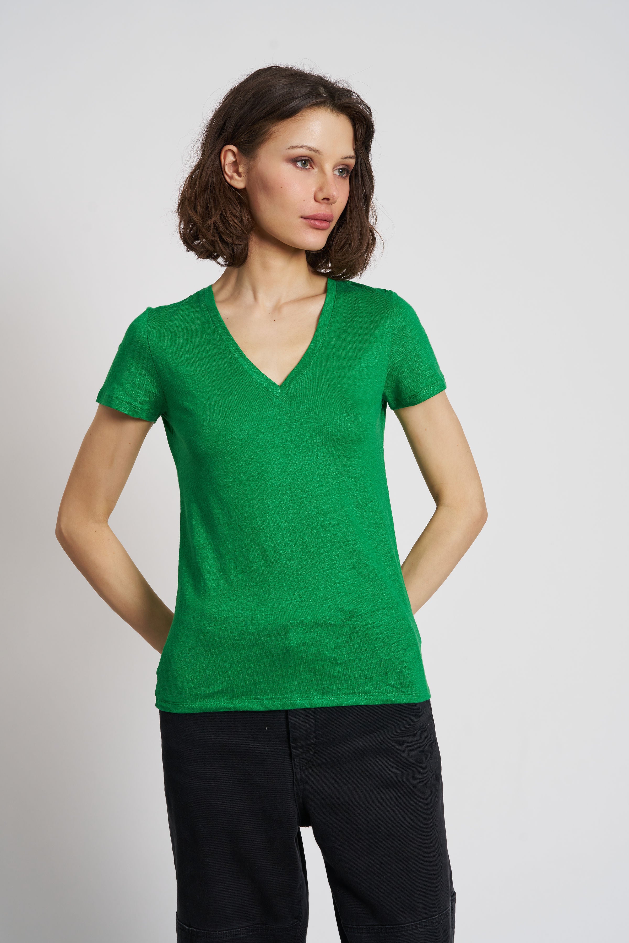 Majestic Short Sleeve Stretch Linen V-Neck in Grass