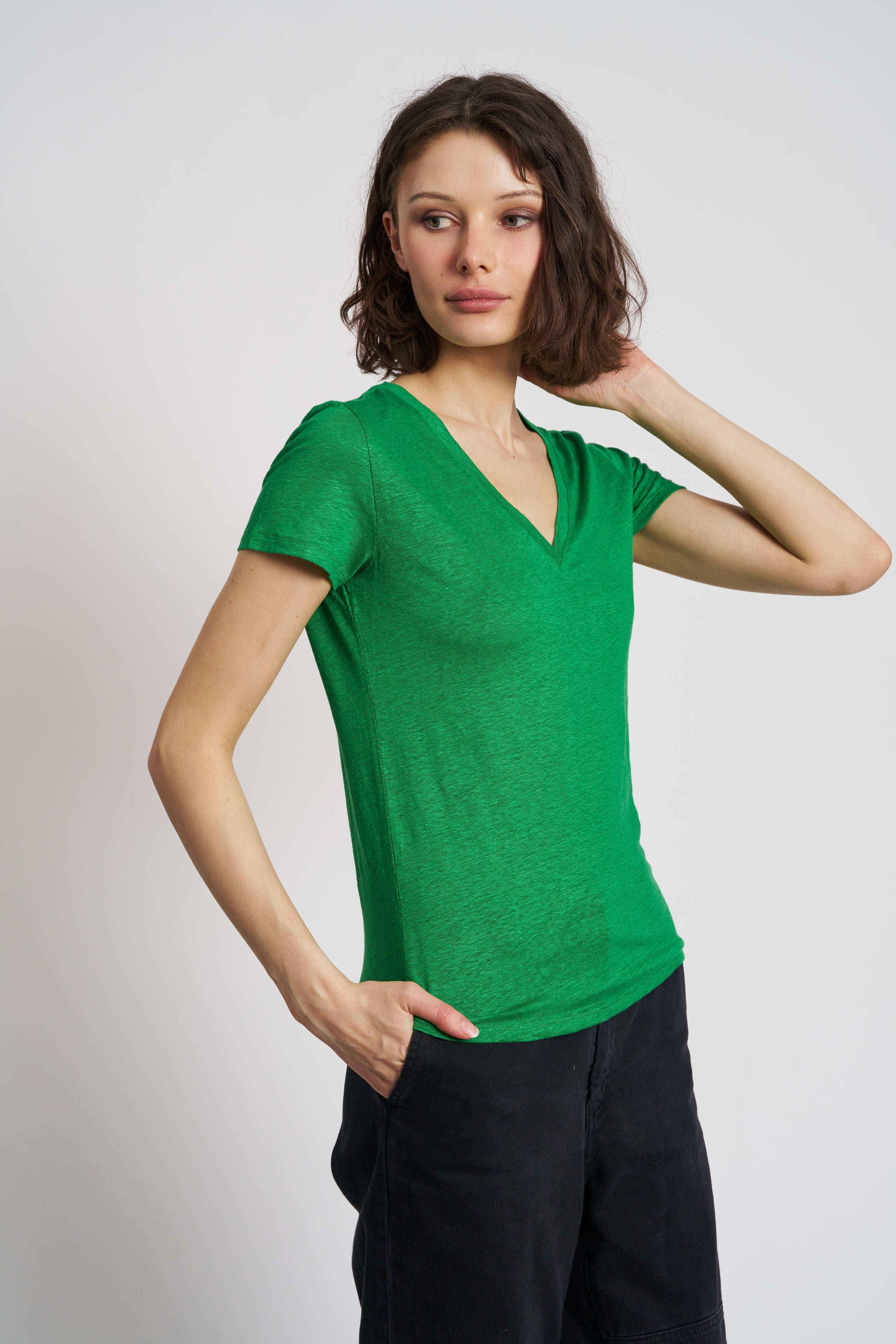 Majestic Short Sleeve Stretch Linen V-Neck in Grass