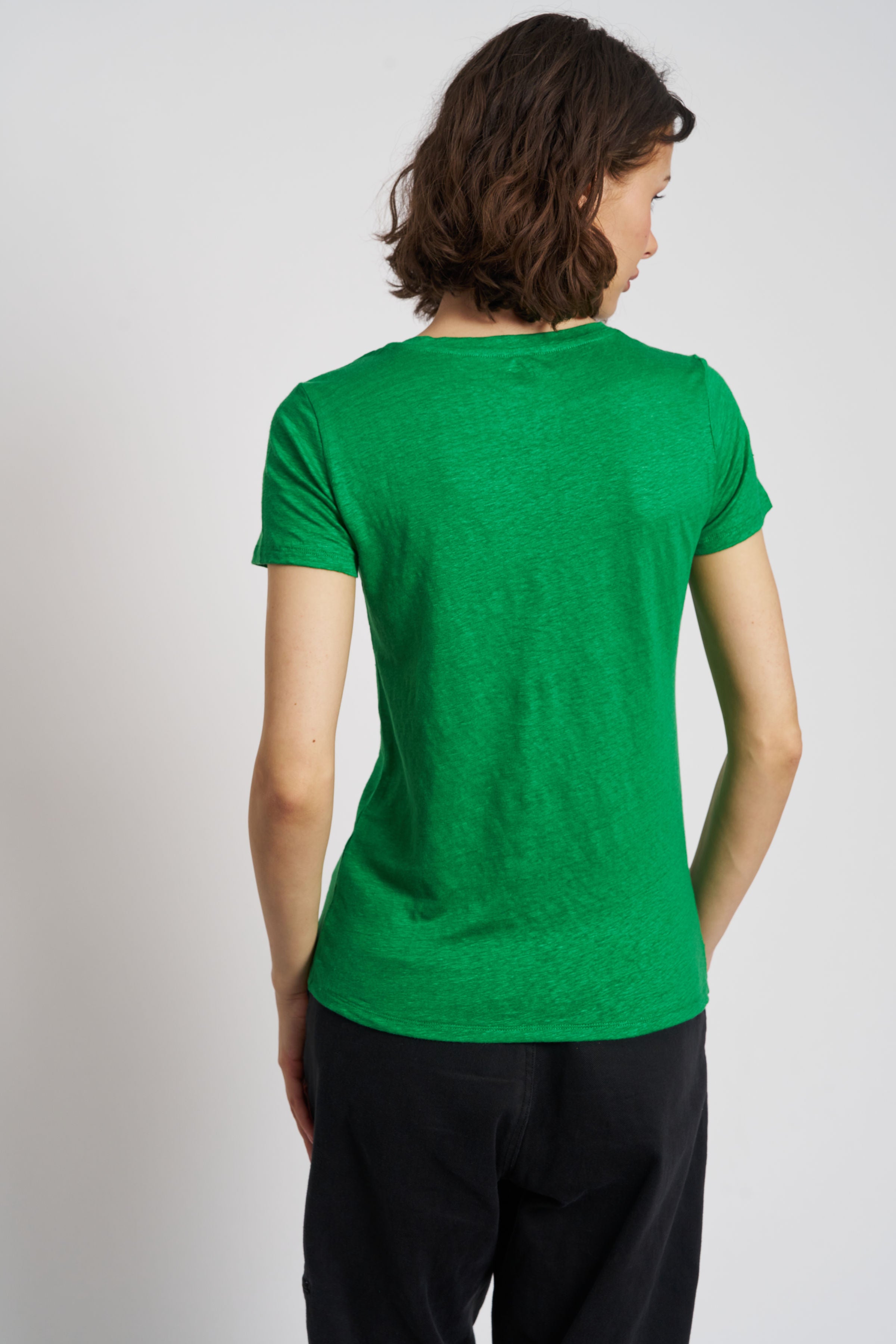 Majestic Short Sleeve Stretch Linen V-Neck in Grass