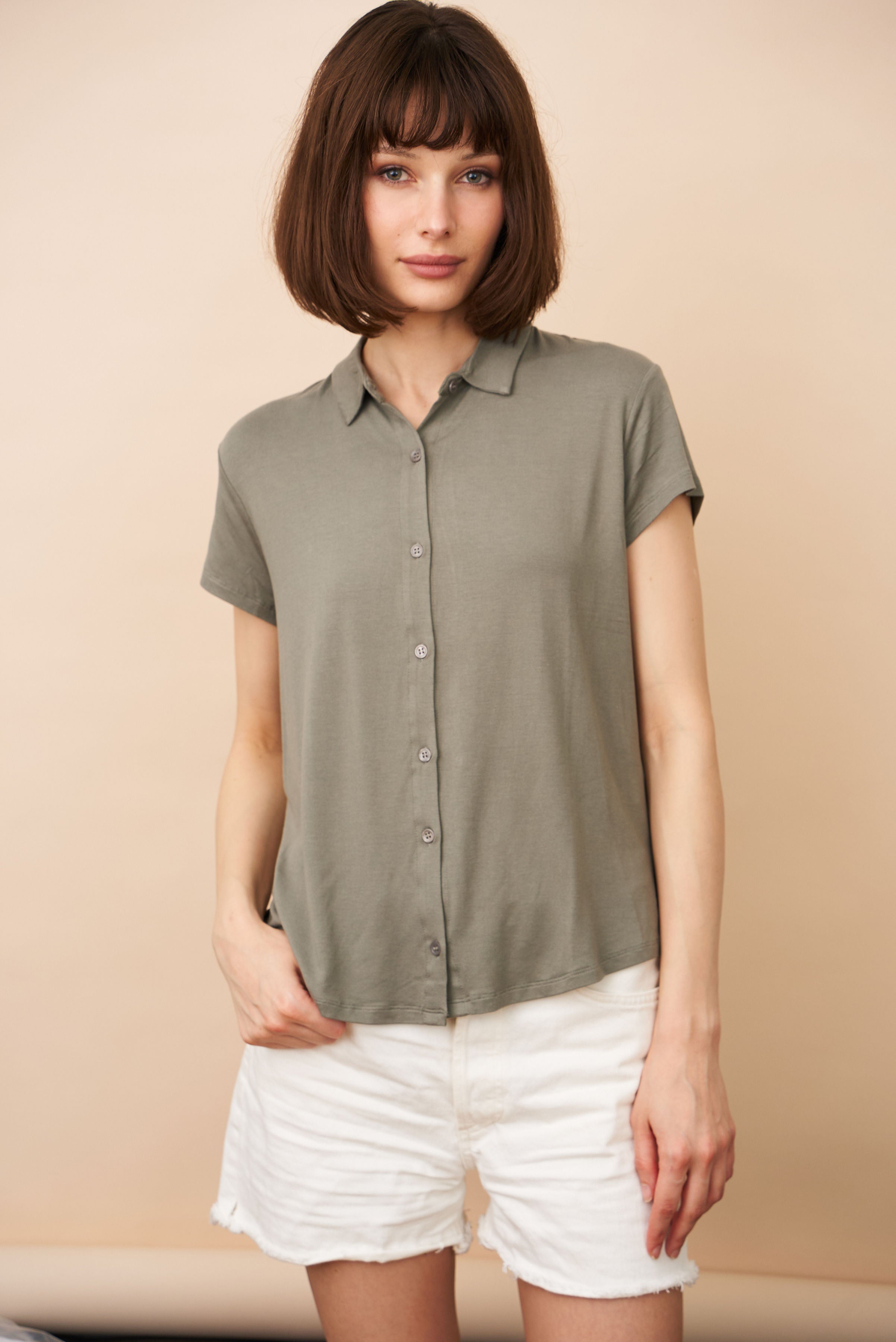 Soft Touch Short Sleeve Pleat Back Shirt in Army