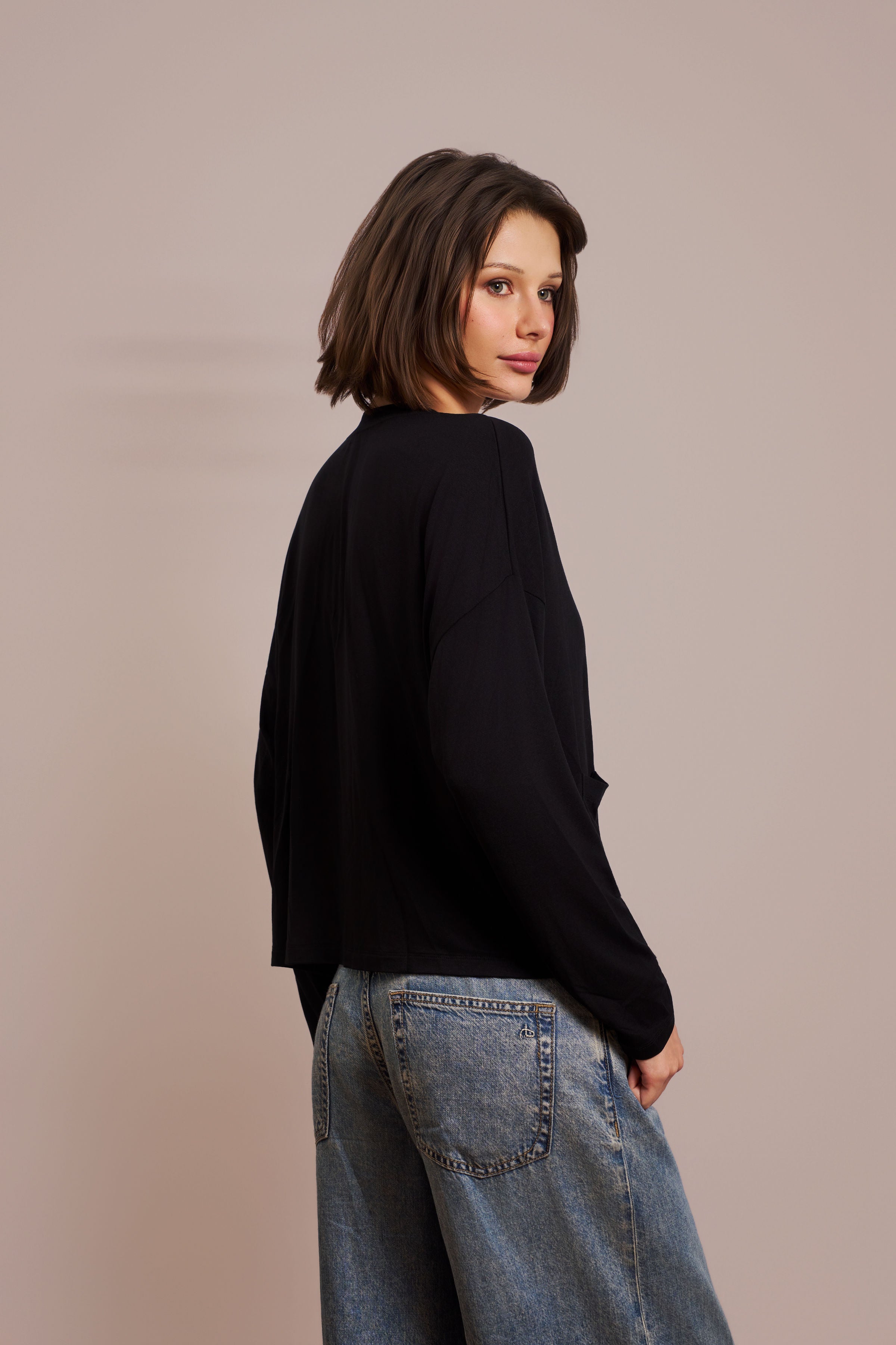 Majestic Soft Touch Long Sleeve Crewneck Cardigan in Noir