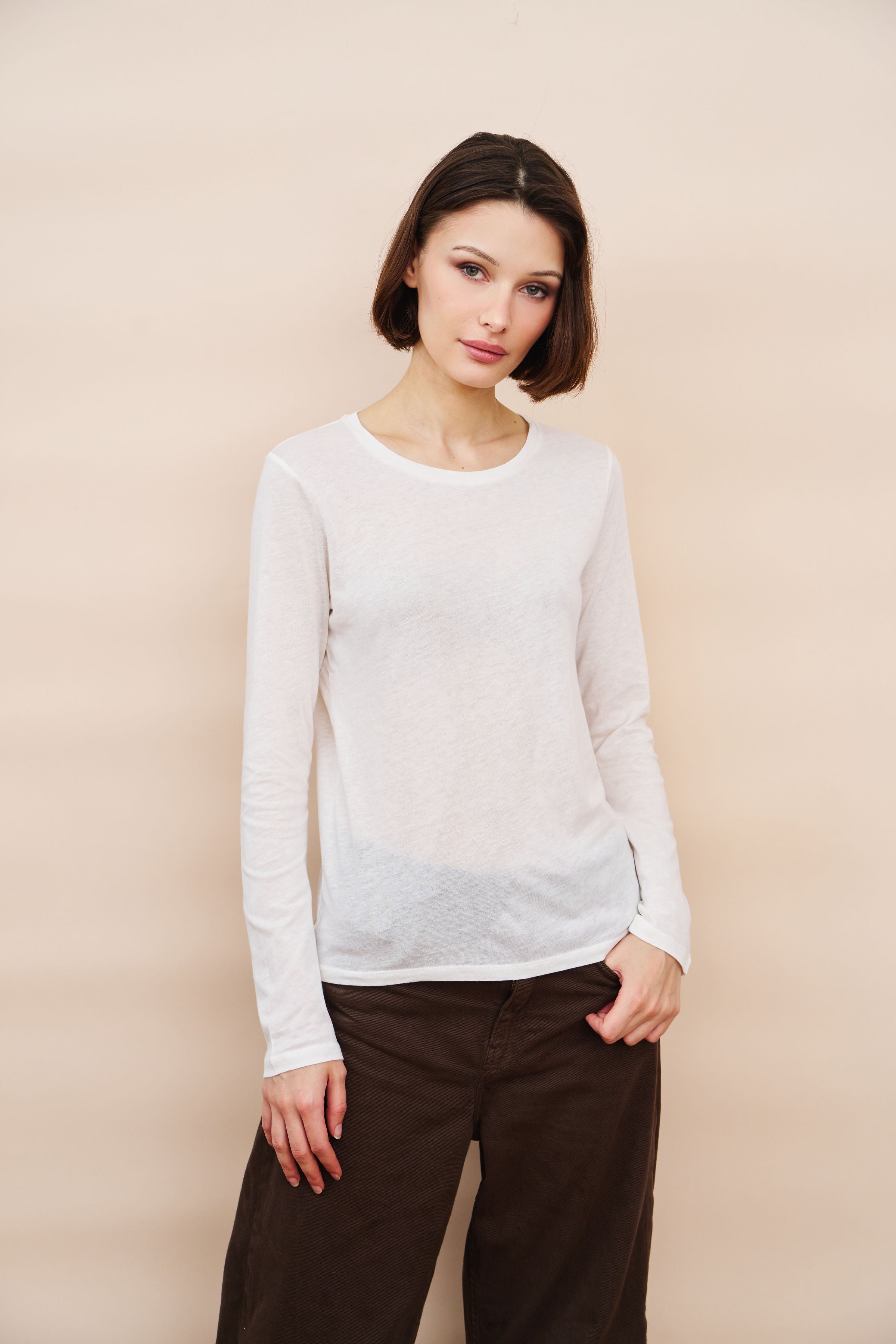 Majestic Long Sleeve Cotton/Cashmere Crewneck Tee in Blanc Lait
