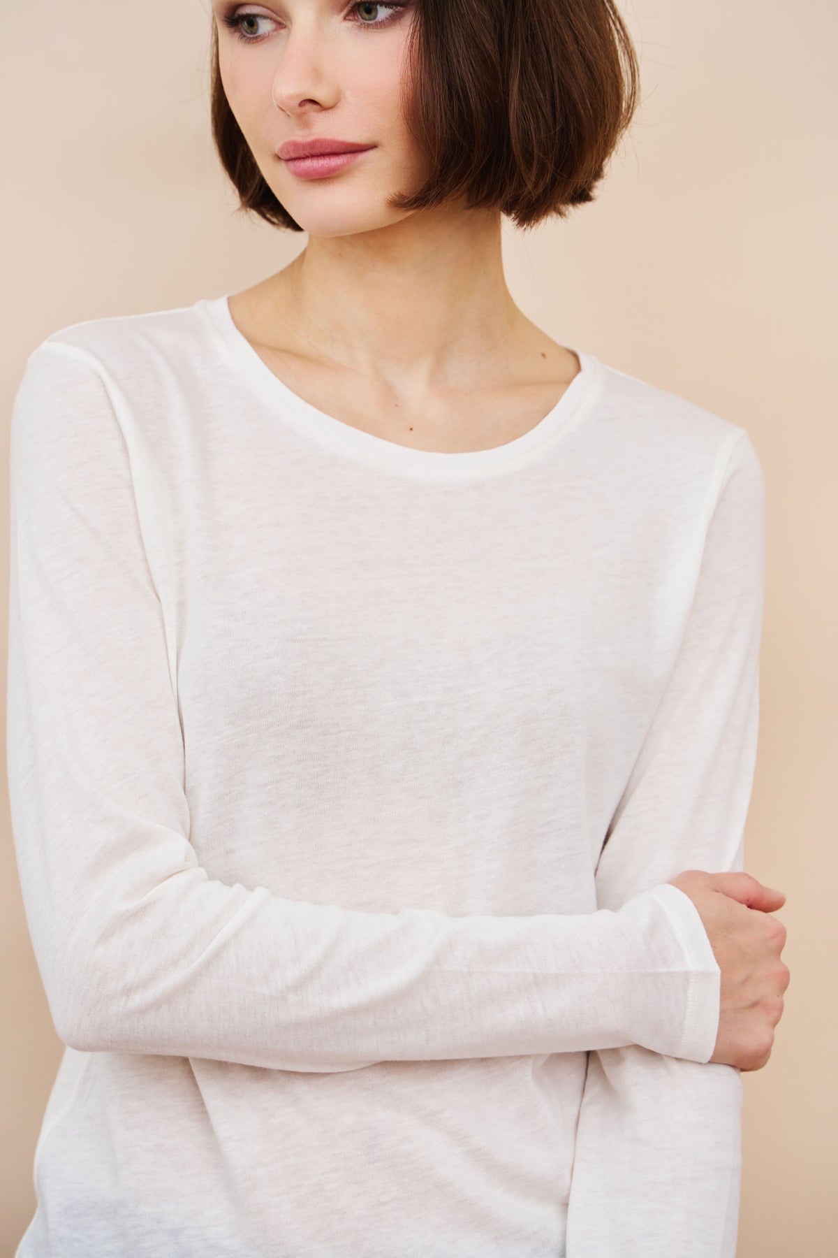 Majestic Long Sleeve Cotton/Cashmere Crewneck Tee in Blanc Lait/Cream