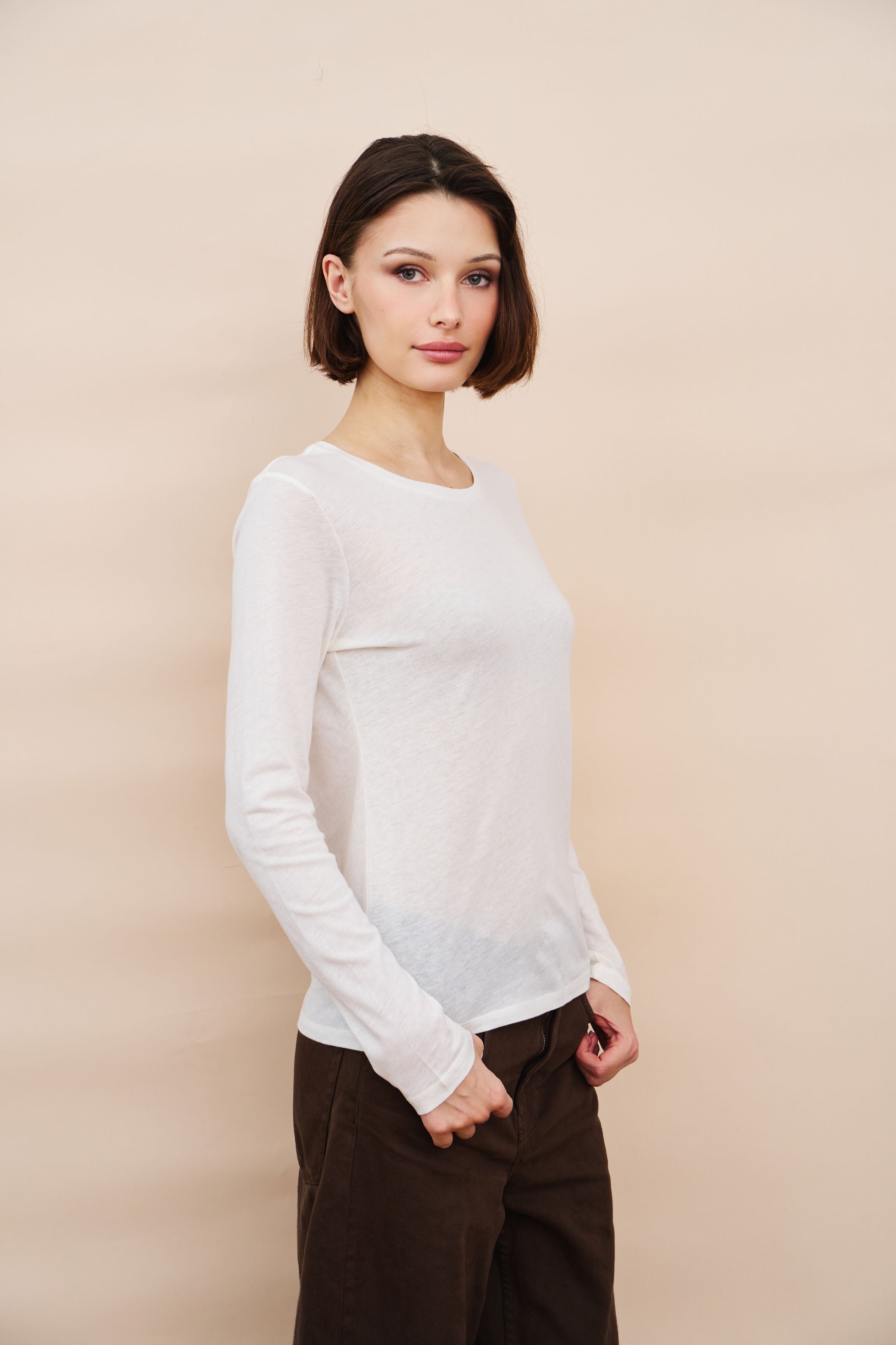 Majestic Long Sleeve Cotton/Cashmere Crewneck Tee in Blanc Lait
