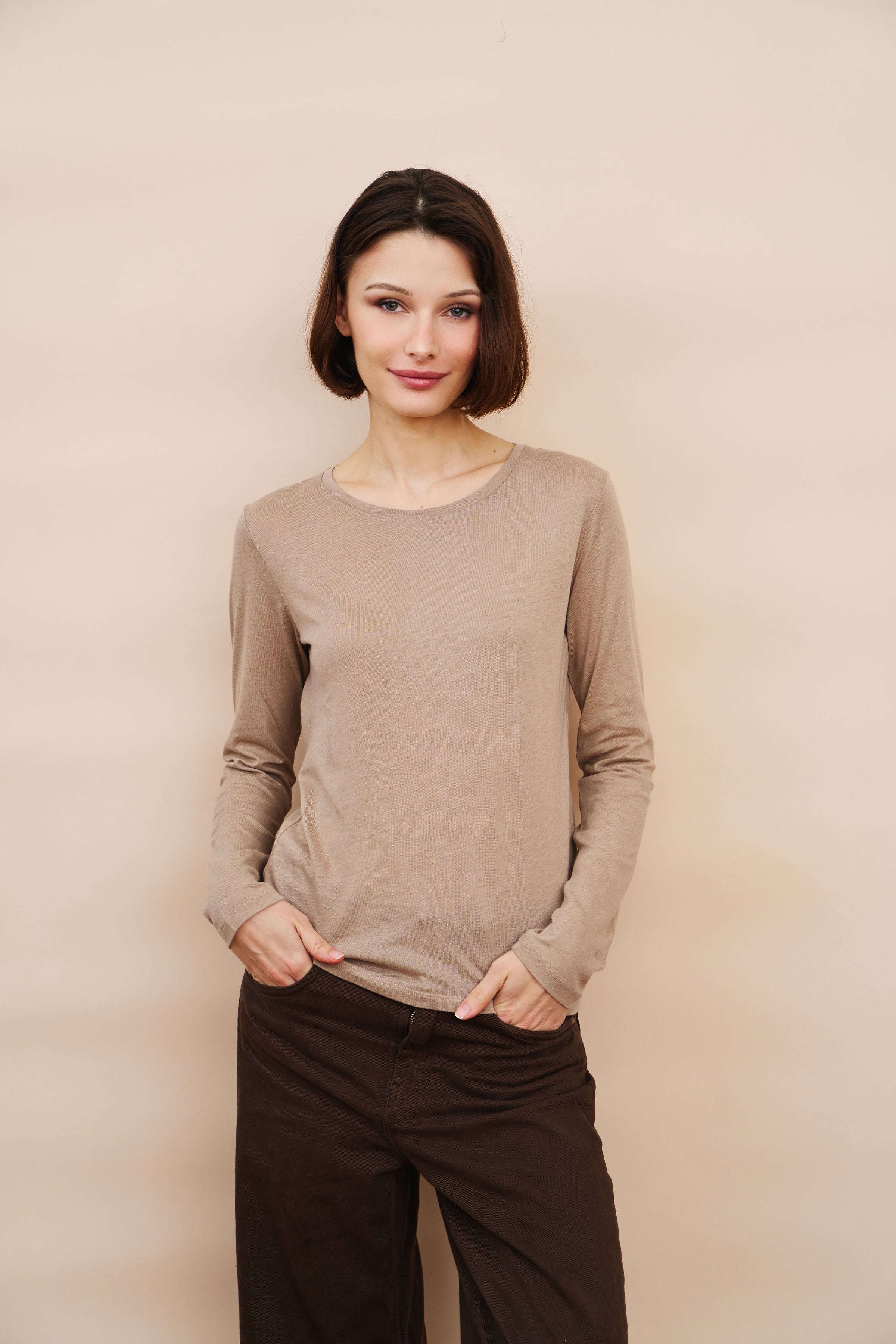 Majestic Long Sleeve Cotton/Cashmere Crewneck Tee in Desert