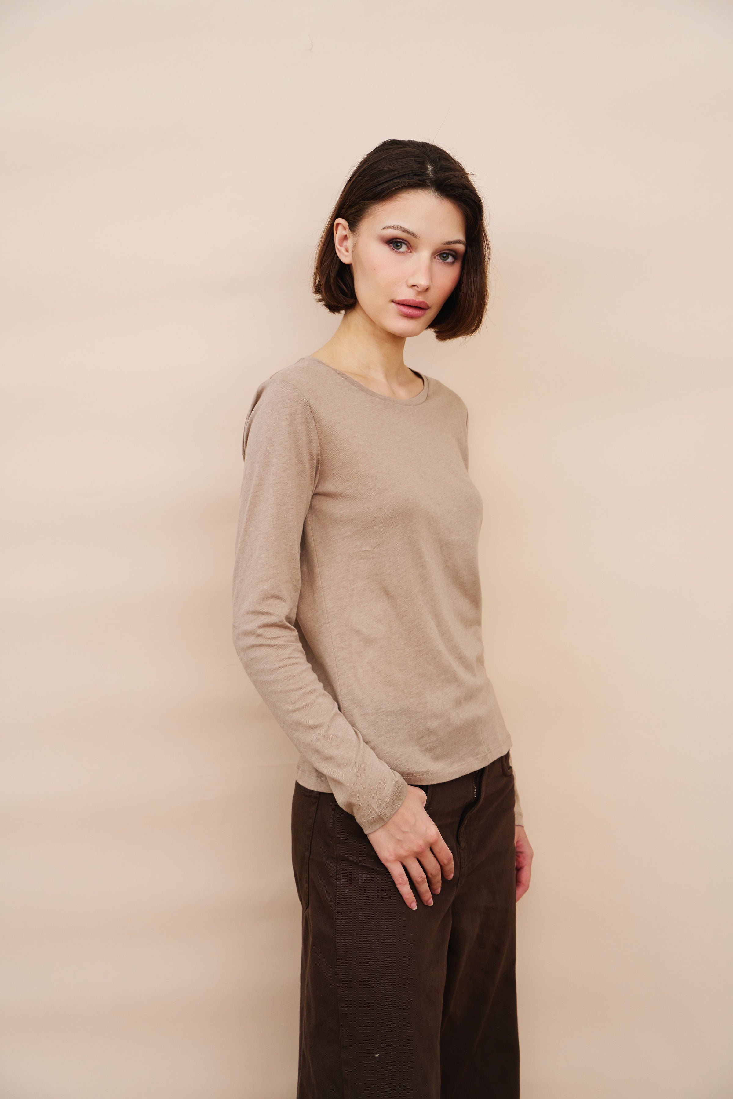 Majestic Long Sleeve Cotton/Cashmere Crewneck Tee in Desert
