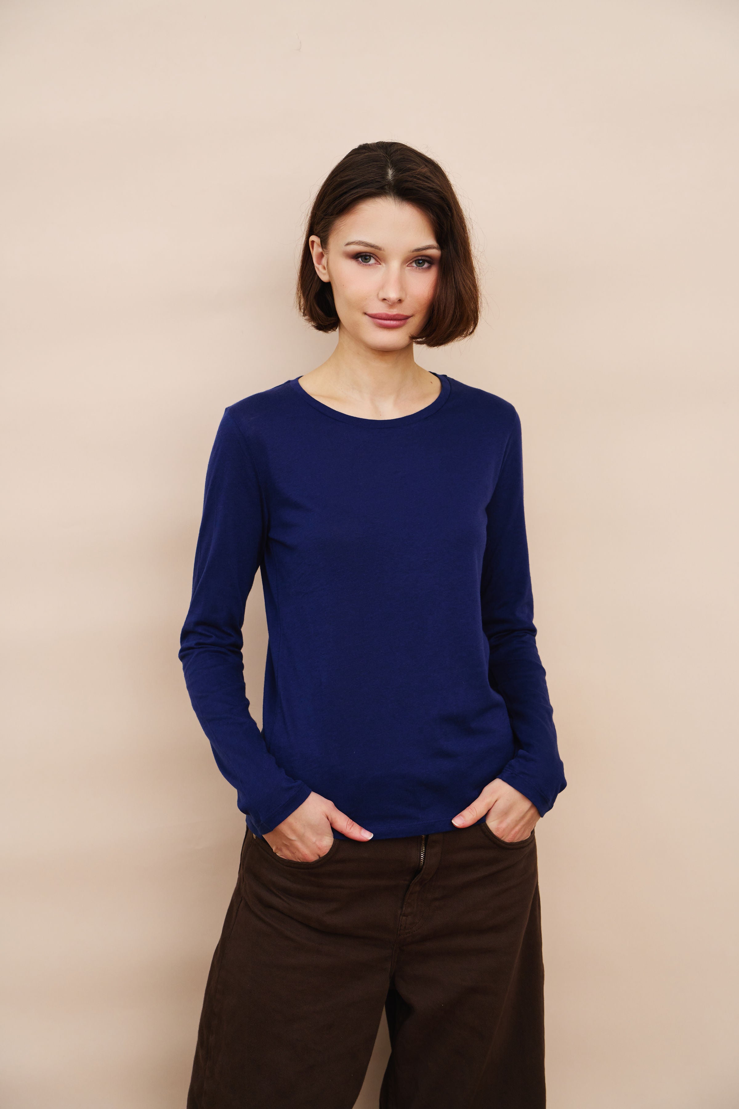 Majestic Long Sleeve Cotton/Cashmere Crewneck Tee in Bleu Saphir