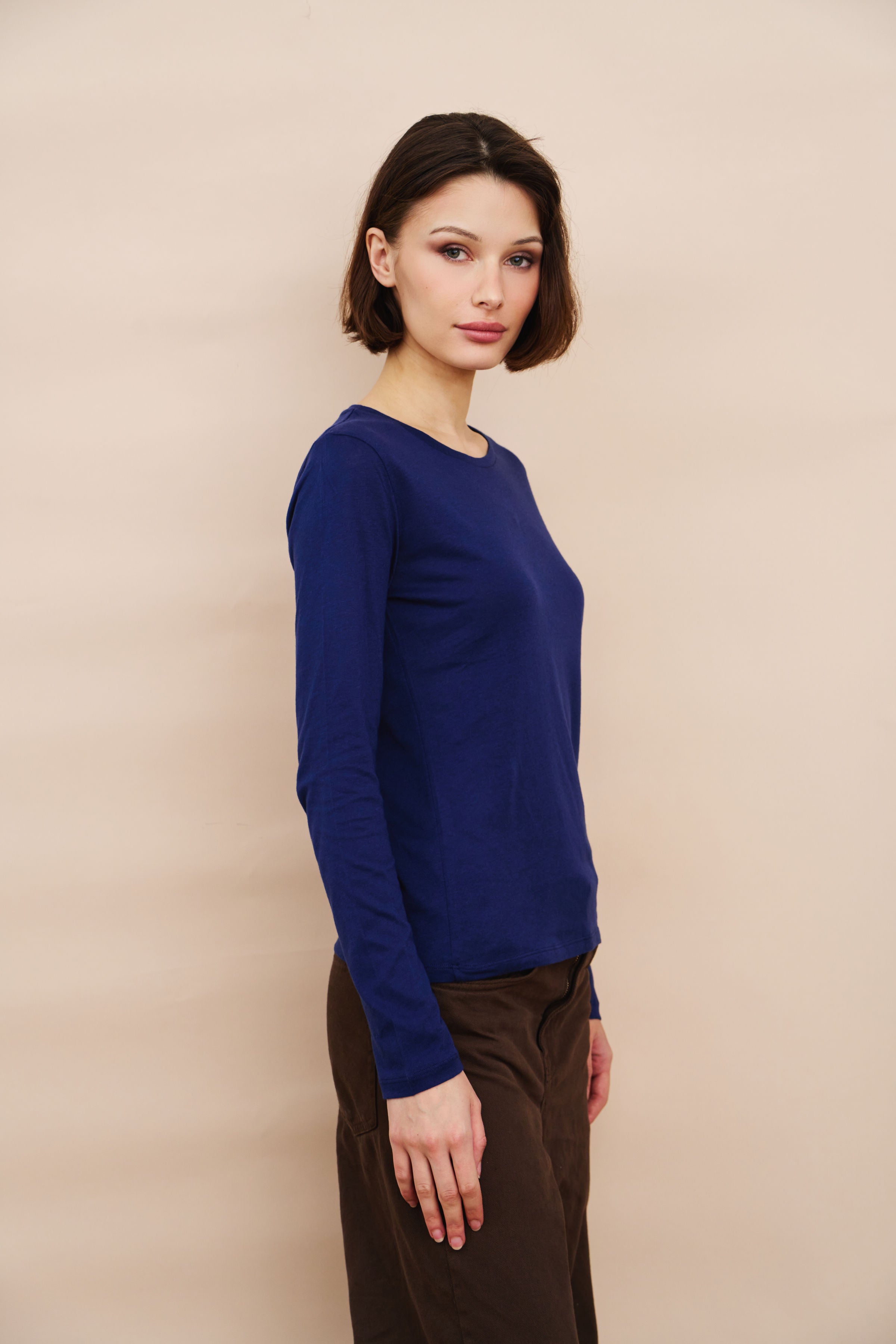 Majestic Long Sleeve Cotton/Cashmere Crewneck Tee in Bleu Saphir