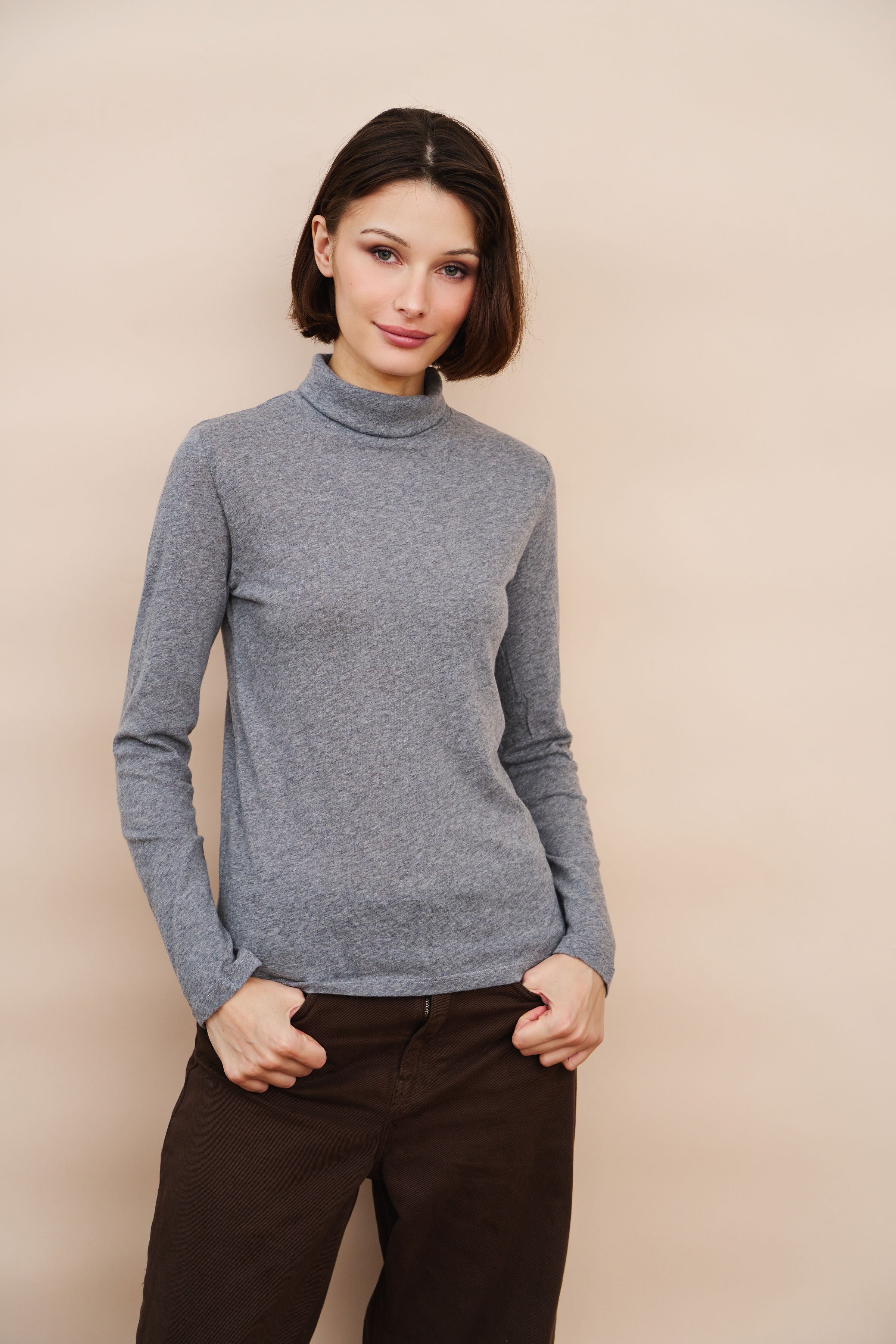 Majestic Long Sleeve Cotton/Cashmere Turtleneck in Gris Chine