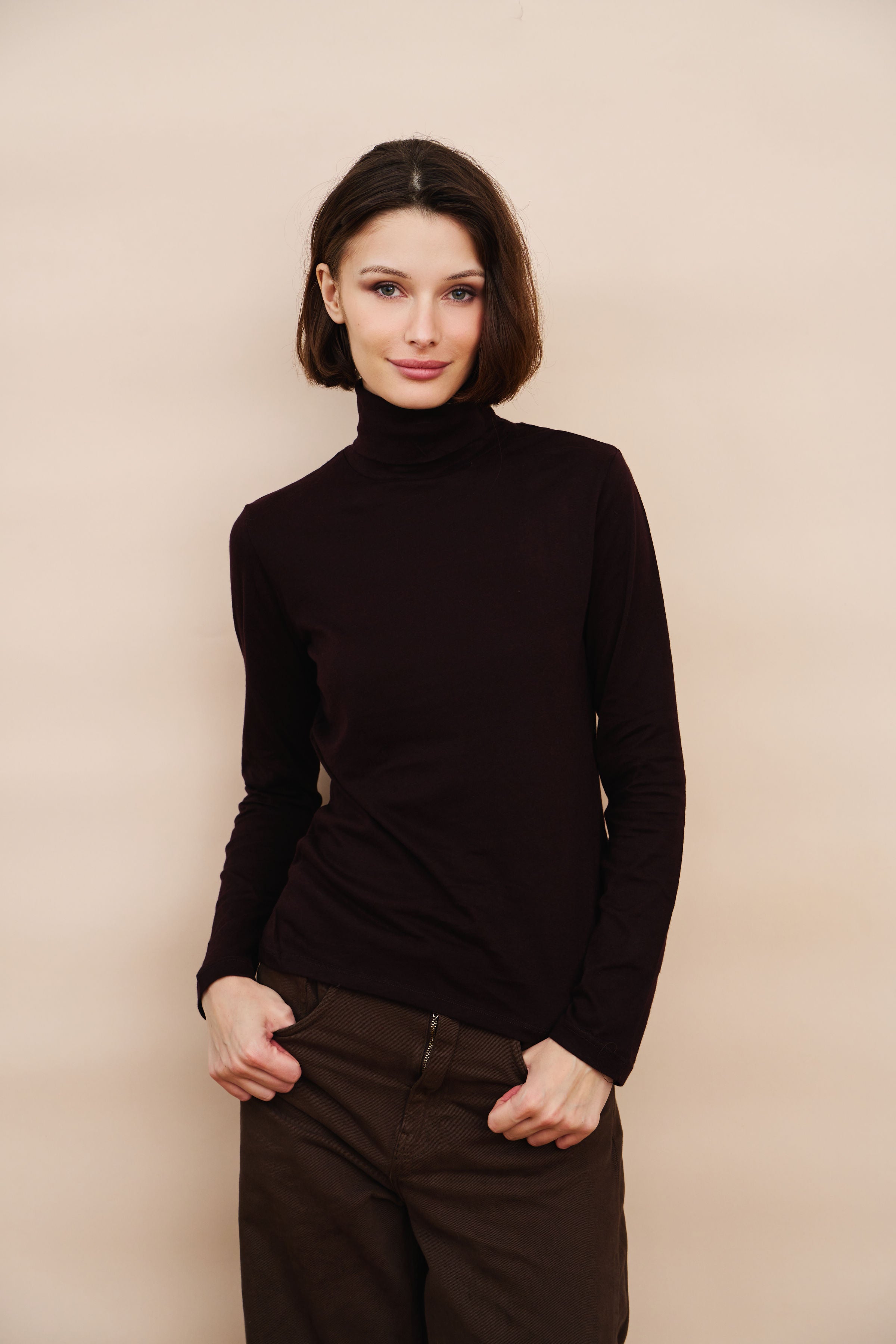 Majestic Long Sleeve Cotton/Cashmere Turtleneck in Aubergine