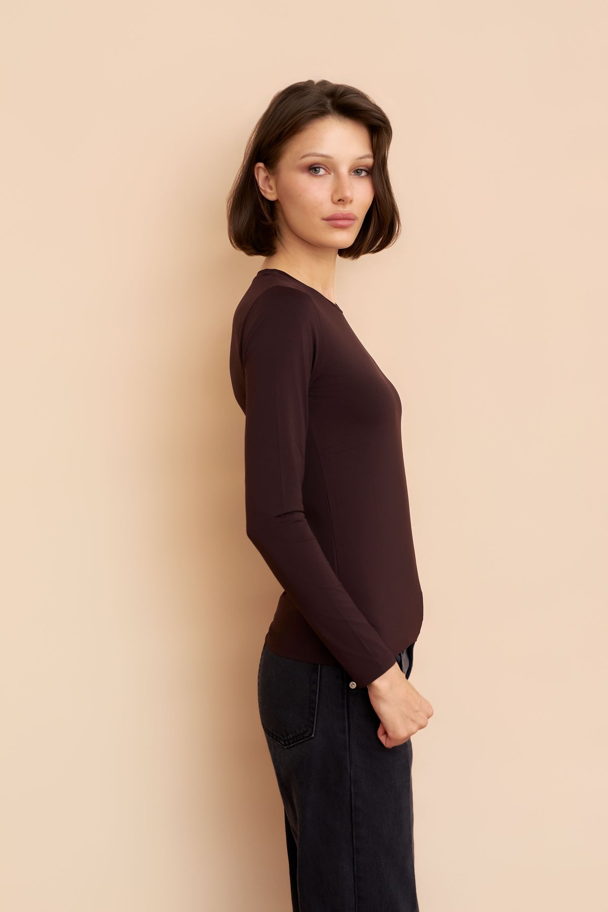 Jersey Stretch Long Sleeve Crewneck in Chocolate Mousse