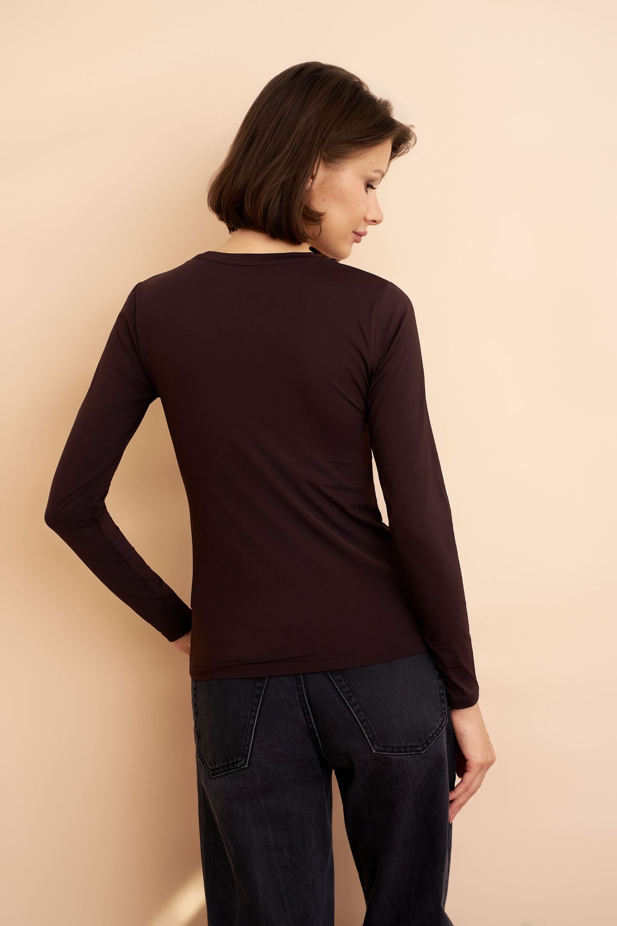 Jersey Stretch Long Sleeve Crewneck in Chocolate Mousse