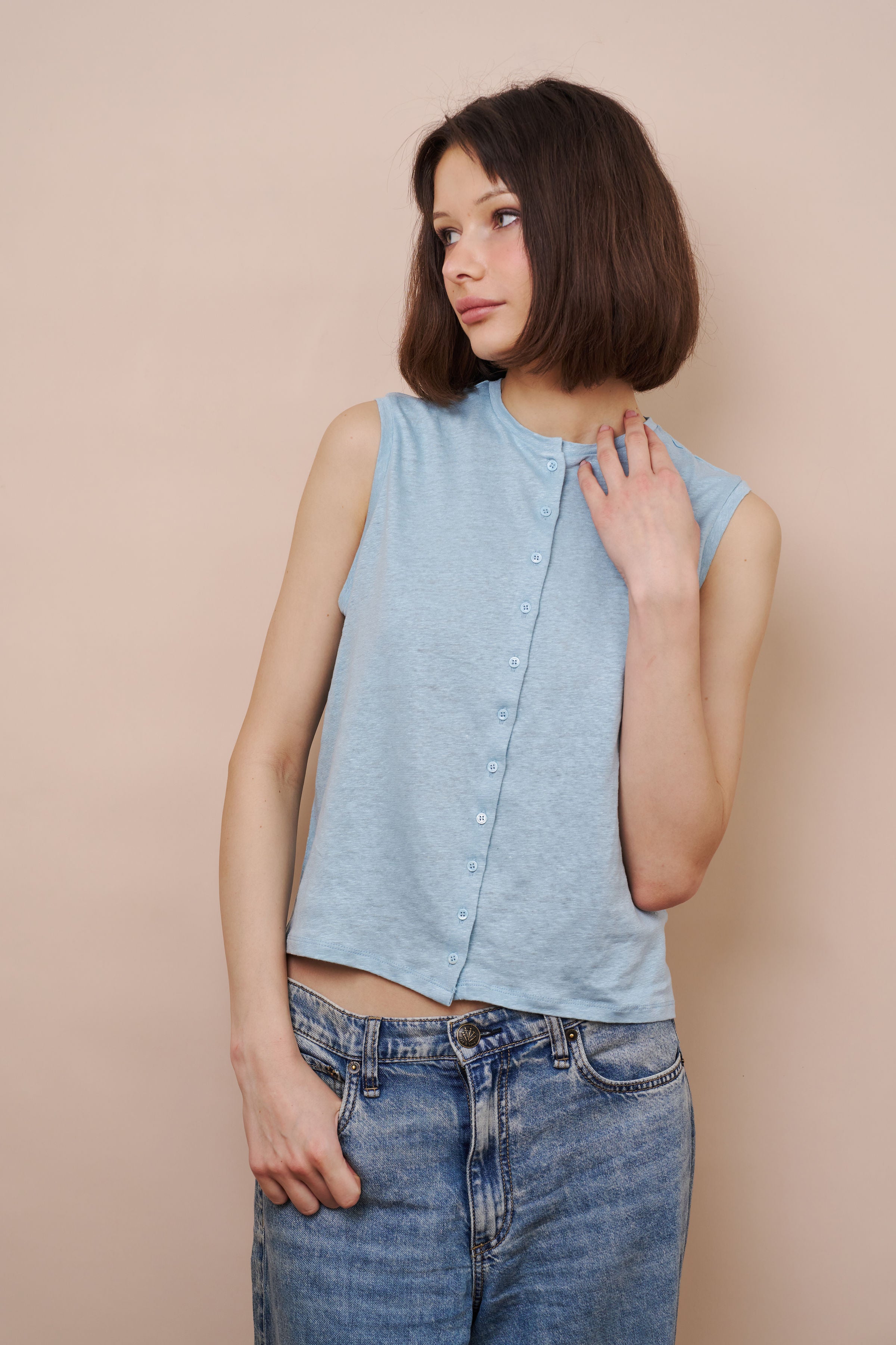 Stretch Linen Button Front Crewneck Tank in Bleu Calanques