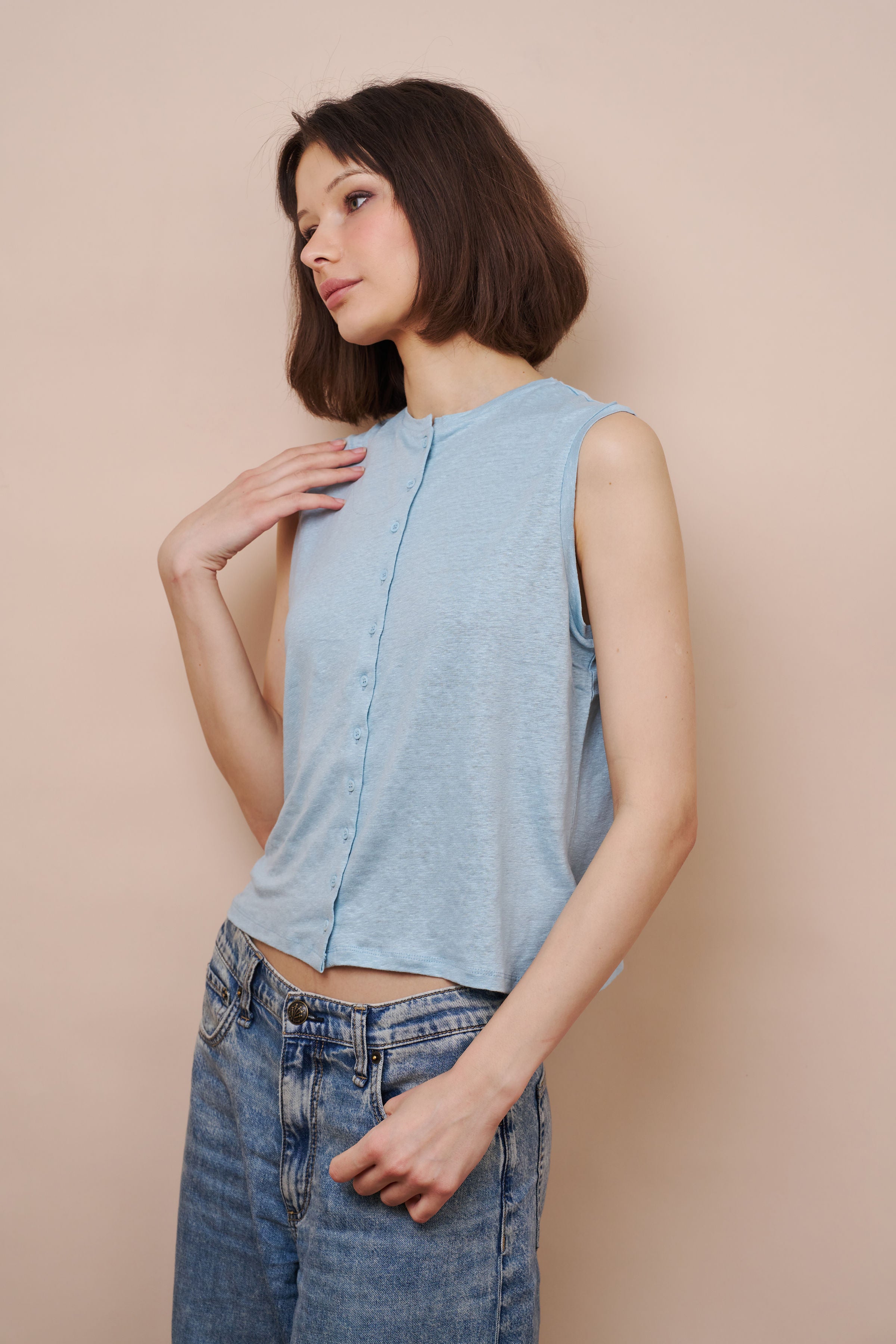 Stretch Linen Button Front Crewneck Tank in Bleu Calanques