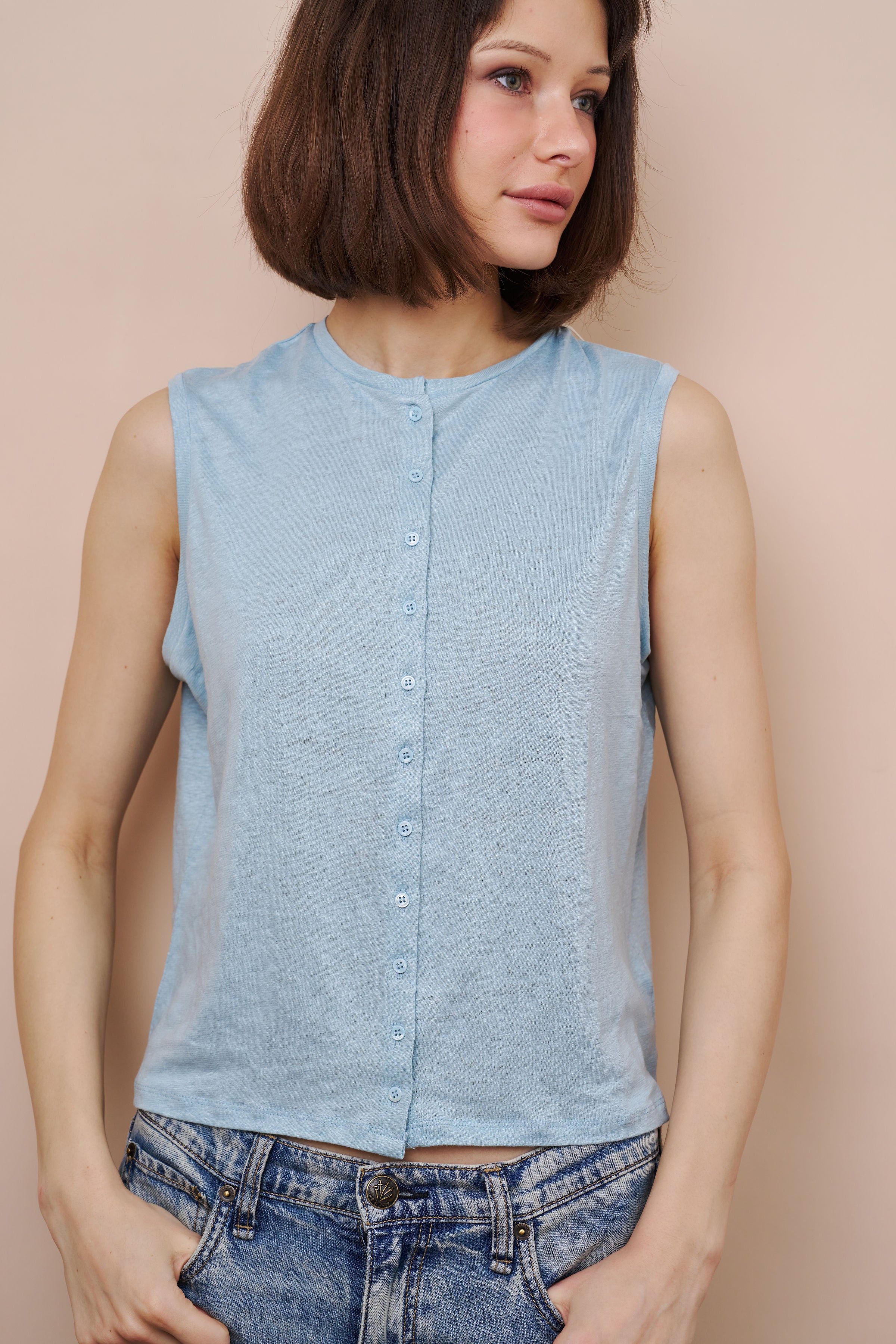 Stretch Linen Button Front Crewneck Tank in Bleu Calanques