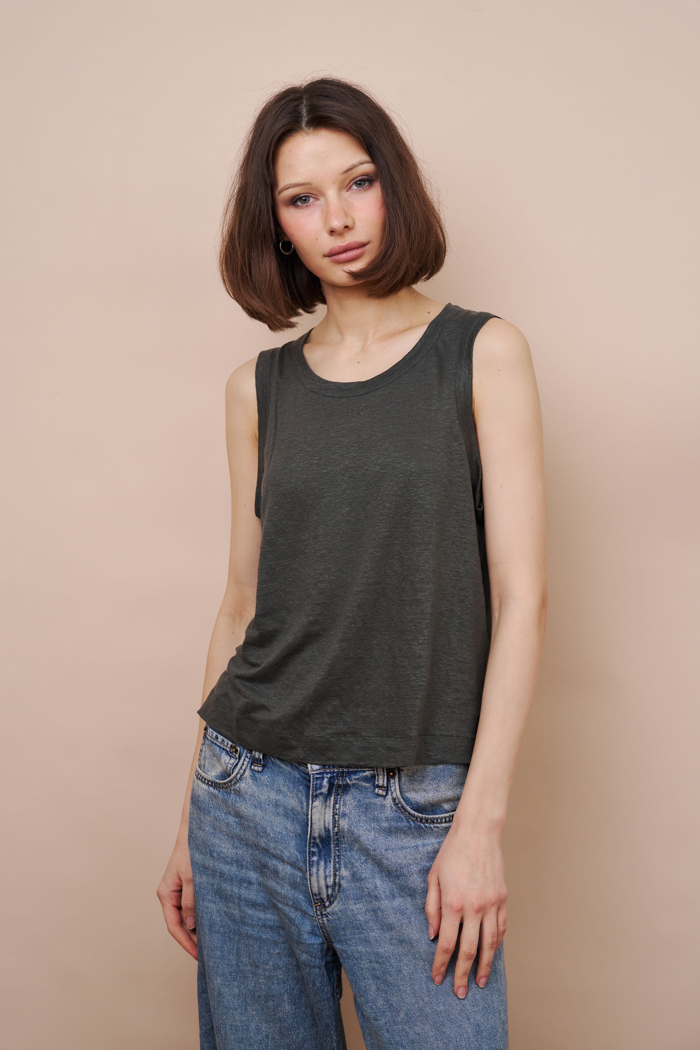 Stretch Linen Crewneck Tank in Elephant