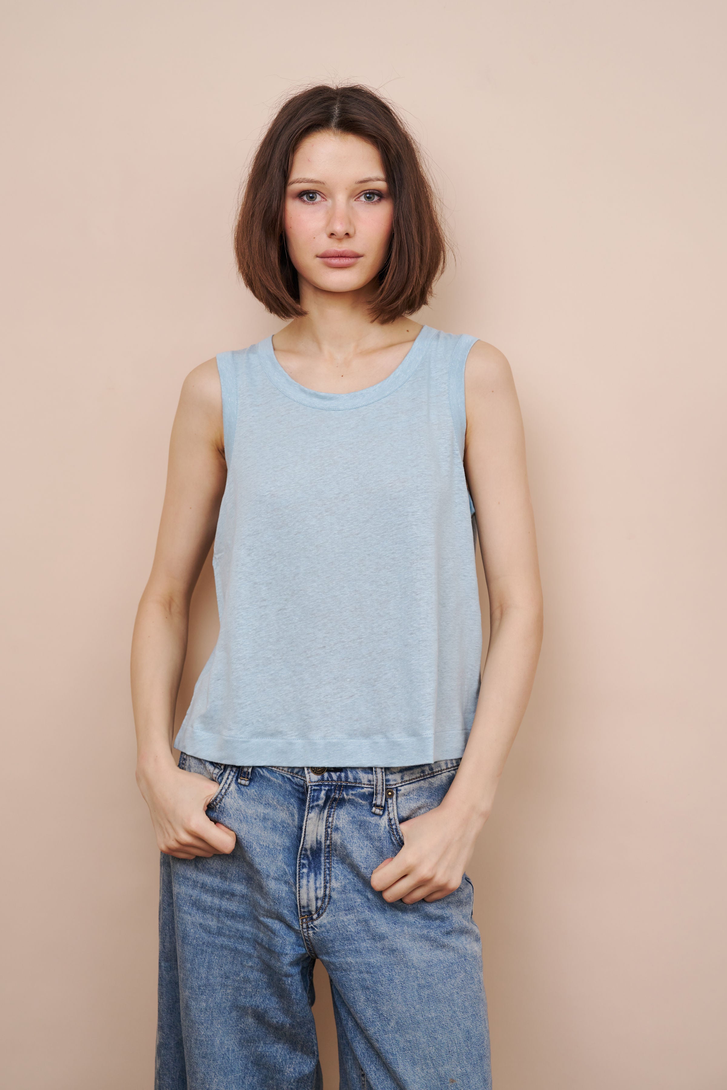 Stretch Linen Crewneck Tank in Bleu Calanques