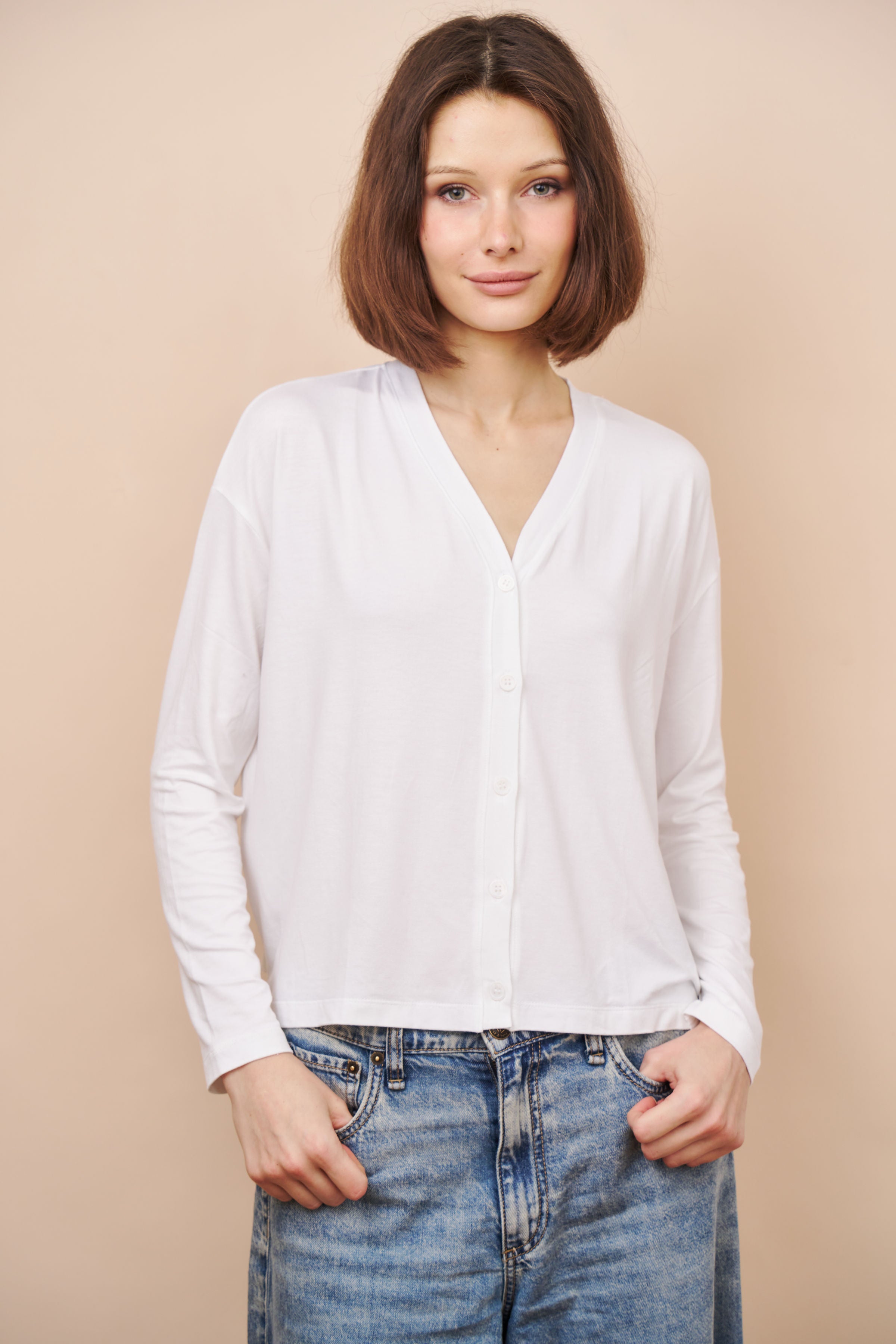 Majestic Soft Touch V-Neck Cardigan in Blanc
