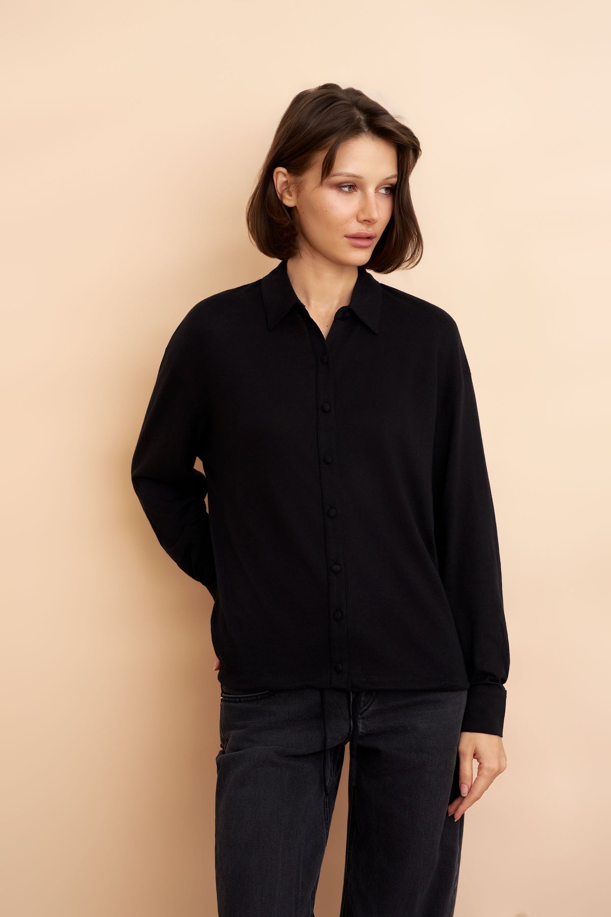 Cotton Cashmere Long Sleeve Relaxed Drawstring Shirt in Noir