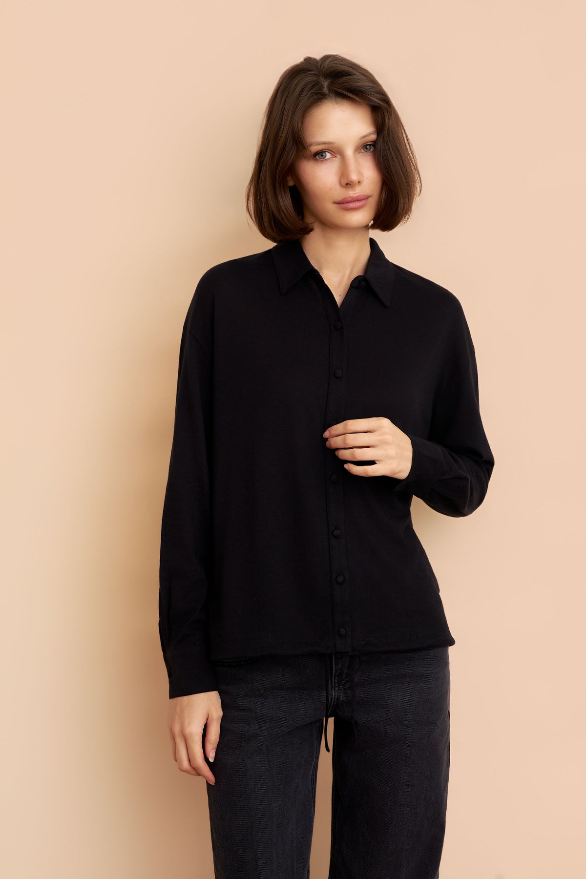 Cotton Cashmere Long Sleeve Relaxed Drawstring Shirt in Noir
