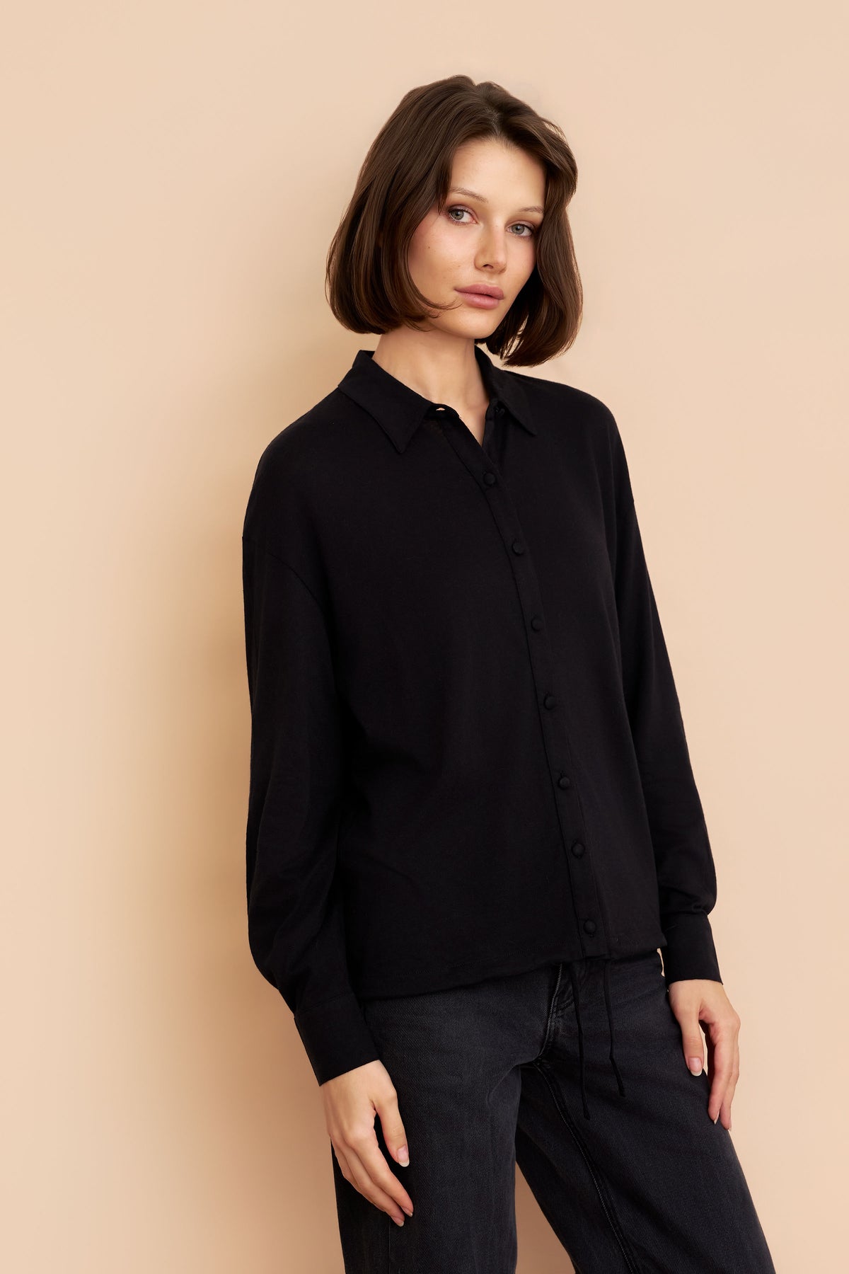Cotton Cashmere Long Sleeve Relaxed Drawstring Shirt in Noir