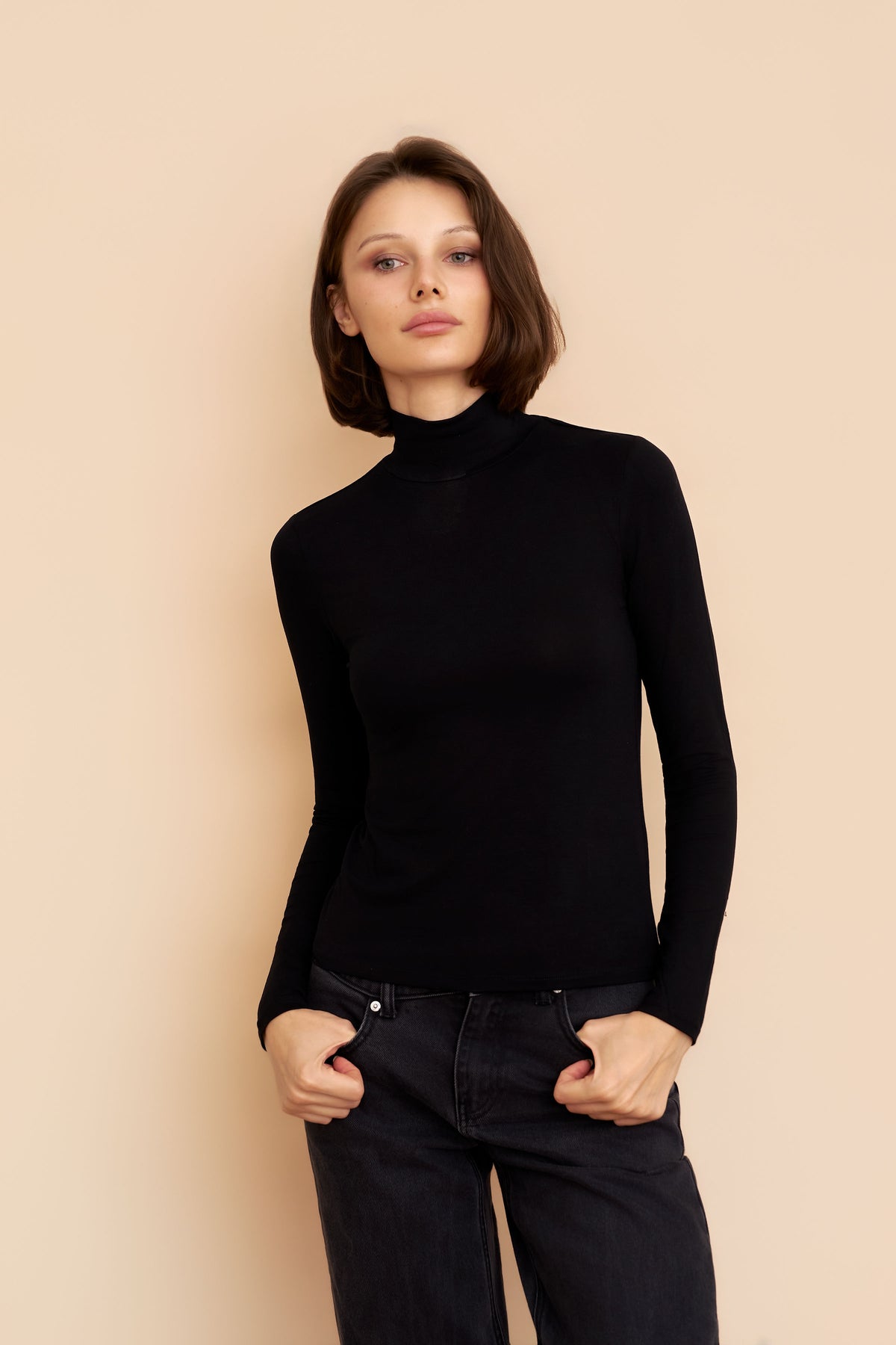 Soft Touch Crop Long Sleeve Mock Neck in Noir