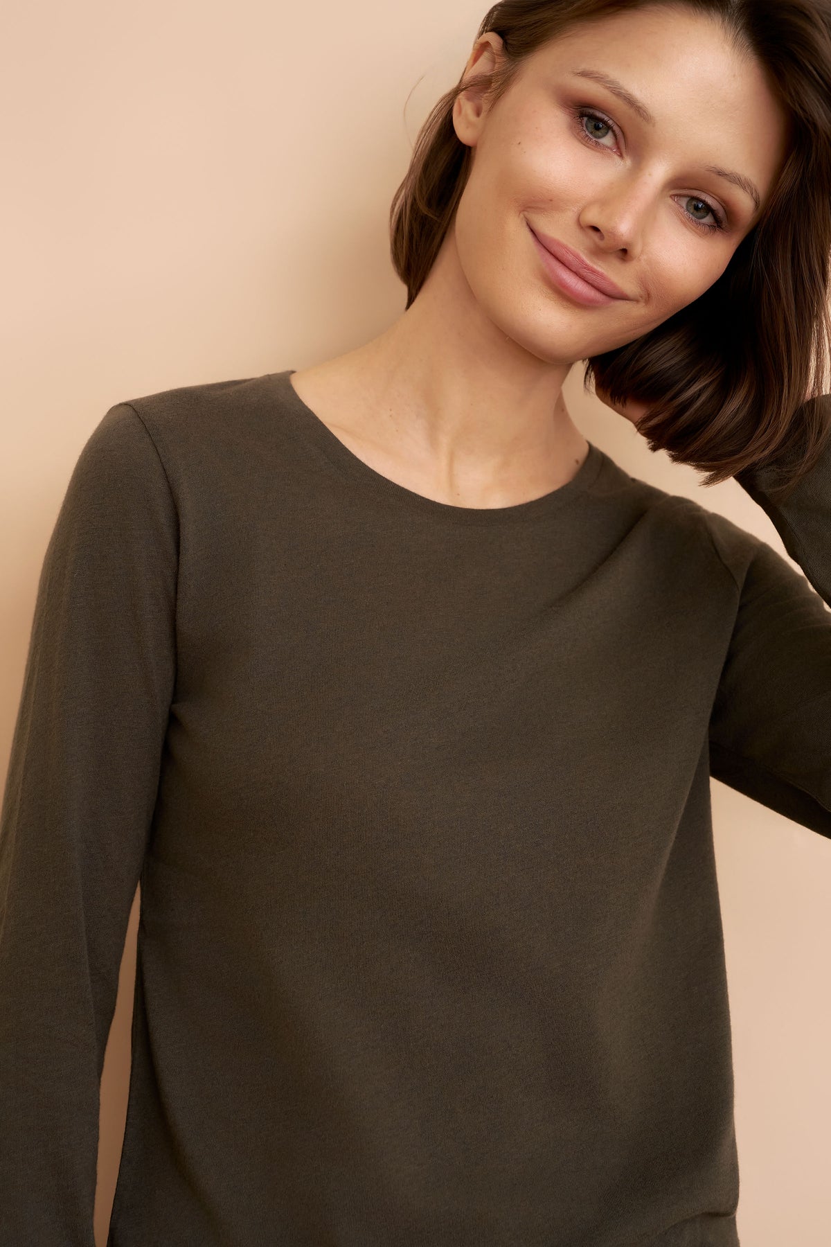 Majestic Long Sleeve Cotton/Cashmere Crewneck Tee in Volcanic Rock