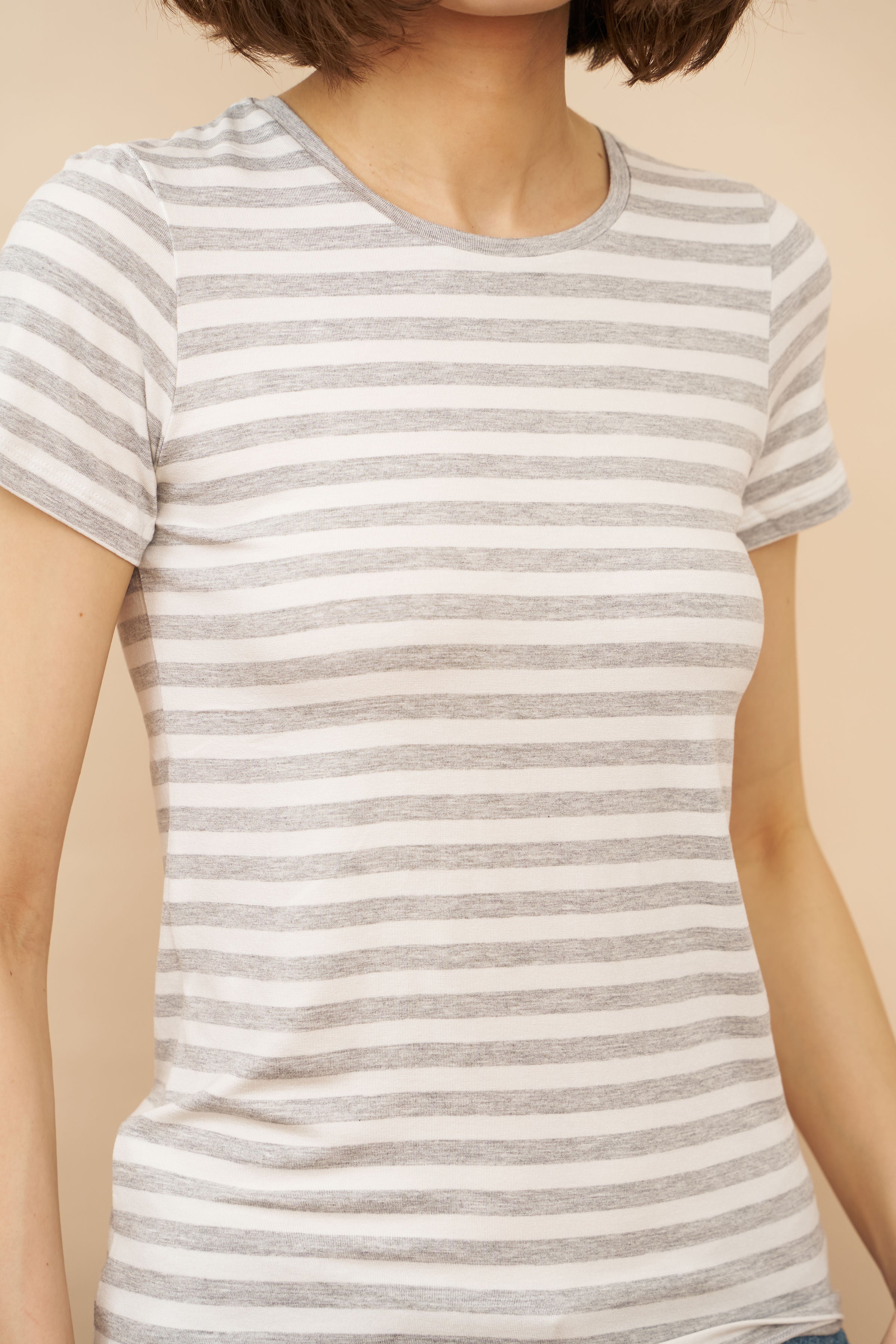 Soft Touch Stripe Short Sleeve Crewneck in Gris Chine Clair