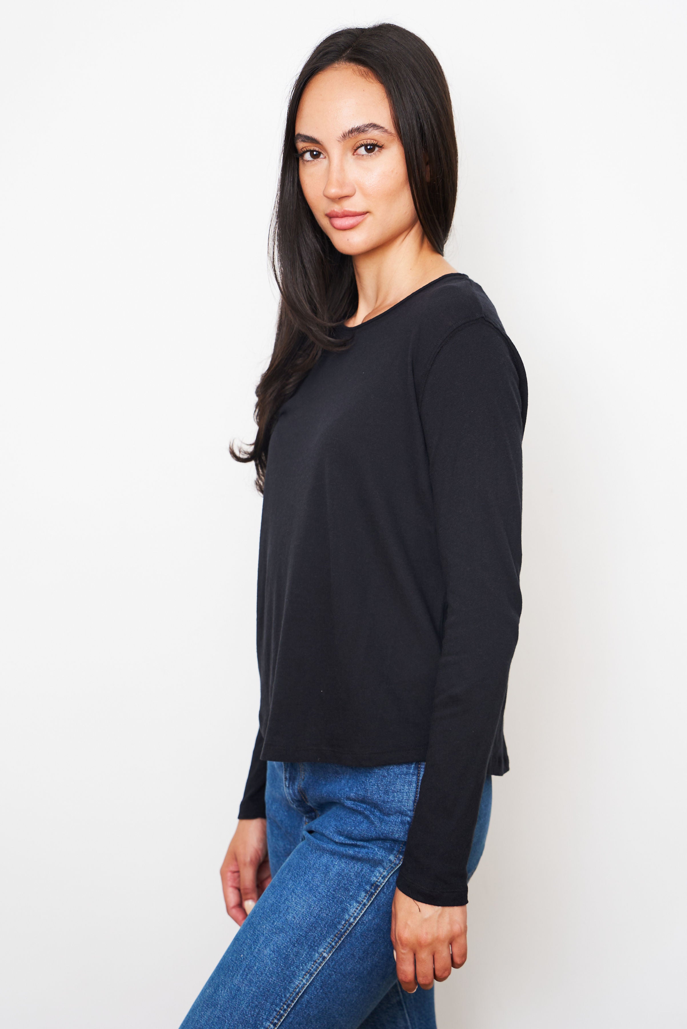 Majestic Cotton/Cashmere Long Sleeve Crewneck in Noir/Black