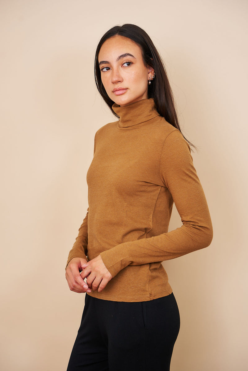 Majestic Cotton/Cashmere Long Sleeve Turtleneck in Camel