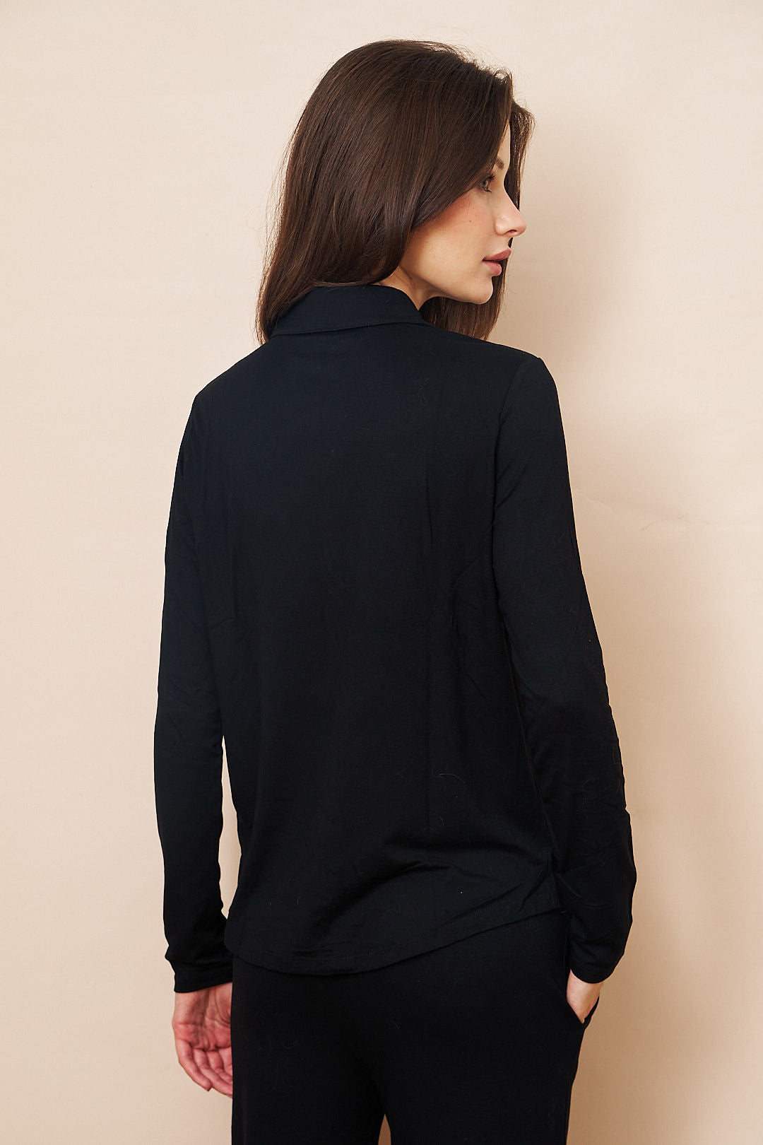 Majestic Soft Touch Semi Relaxed Button Down Long Sleeve in Noir