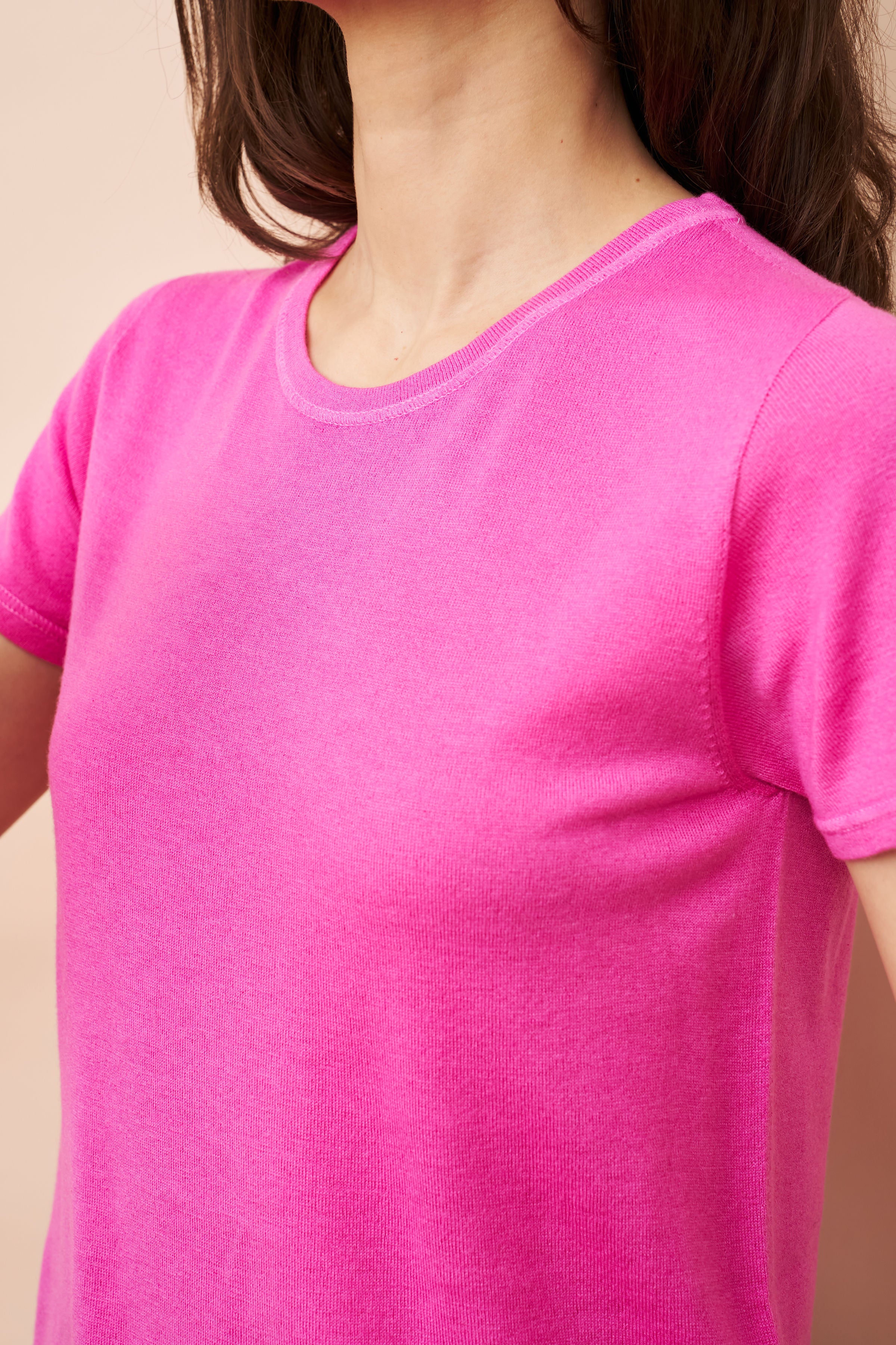100% Machine Washable Cashmere Short Sleeve Crewneck in Fuschia