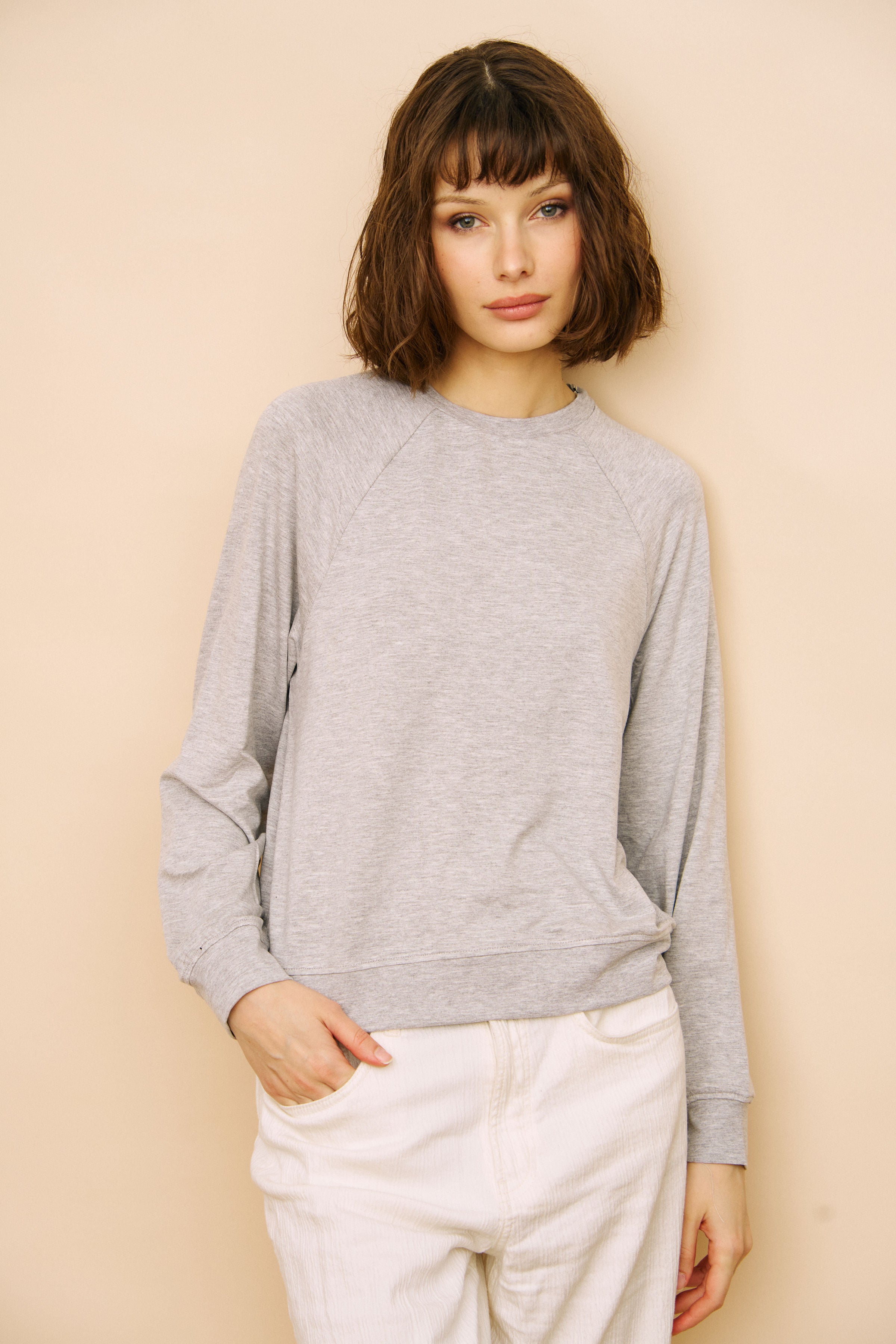 French Terry Long Sleeve Raglan Crewneck in Gris Chine Clair