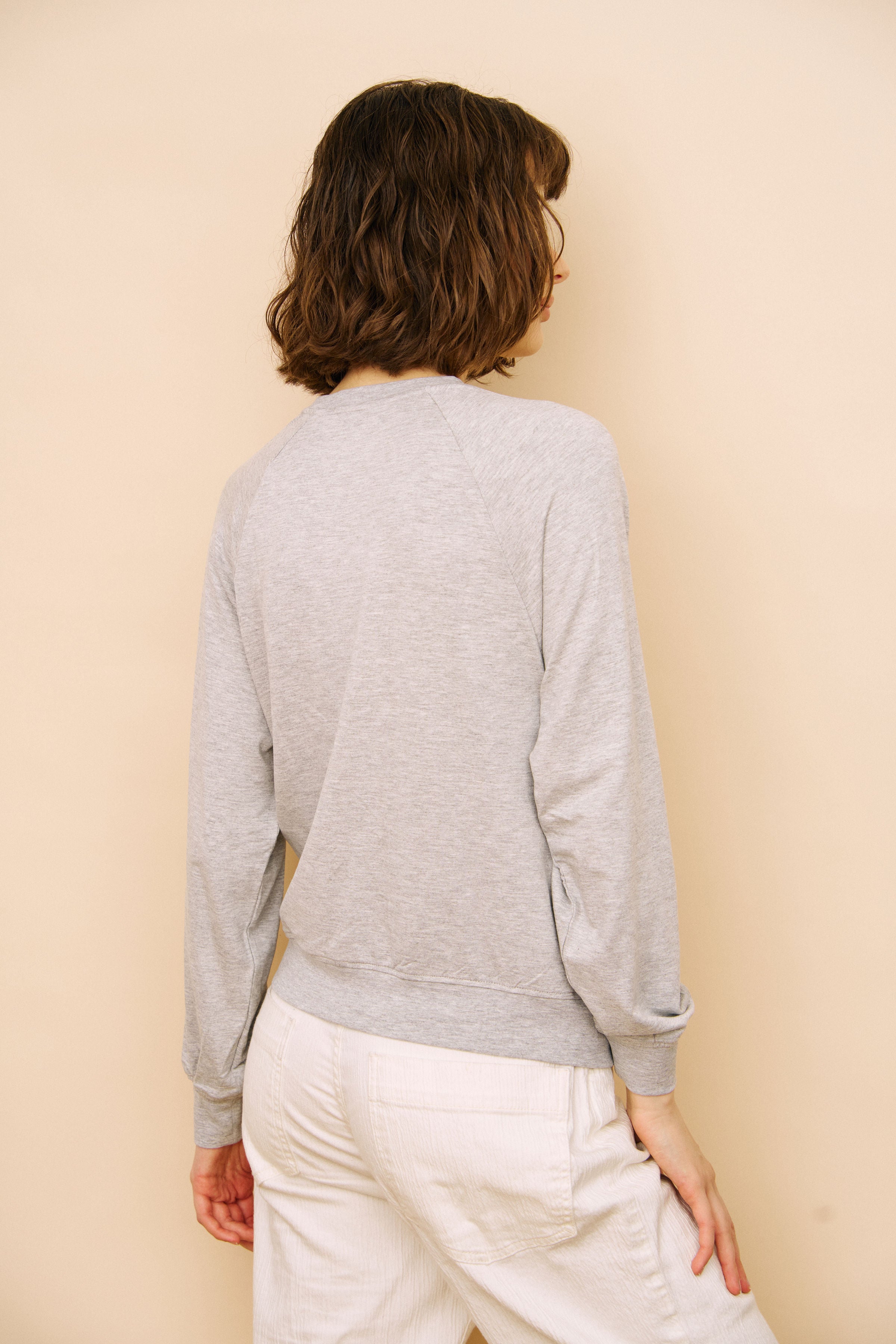 French Terry Long Sleeve Raglan Crewneck in Gris Chine Clair