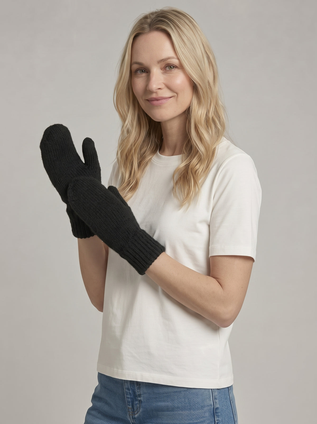Cashmere Mittens in Noir