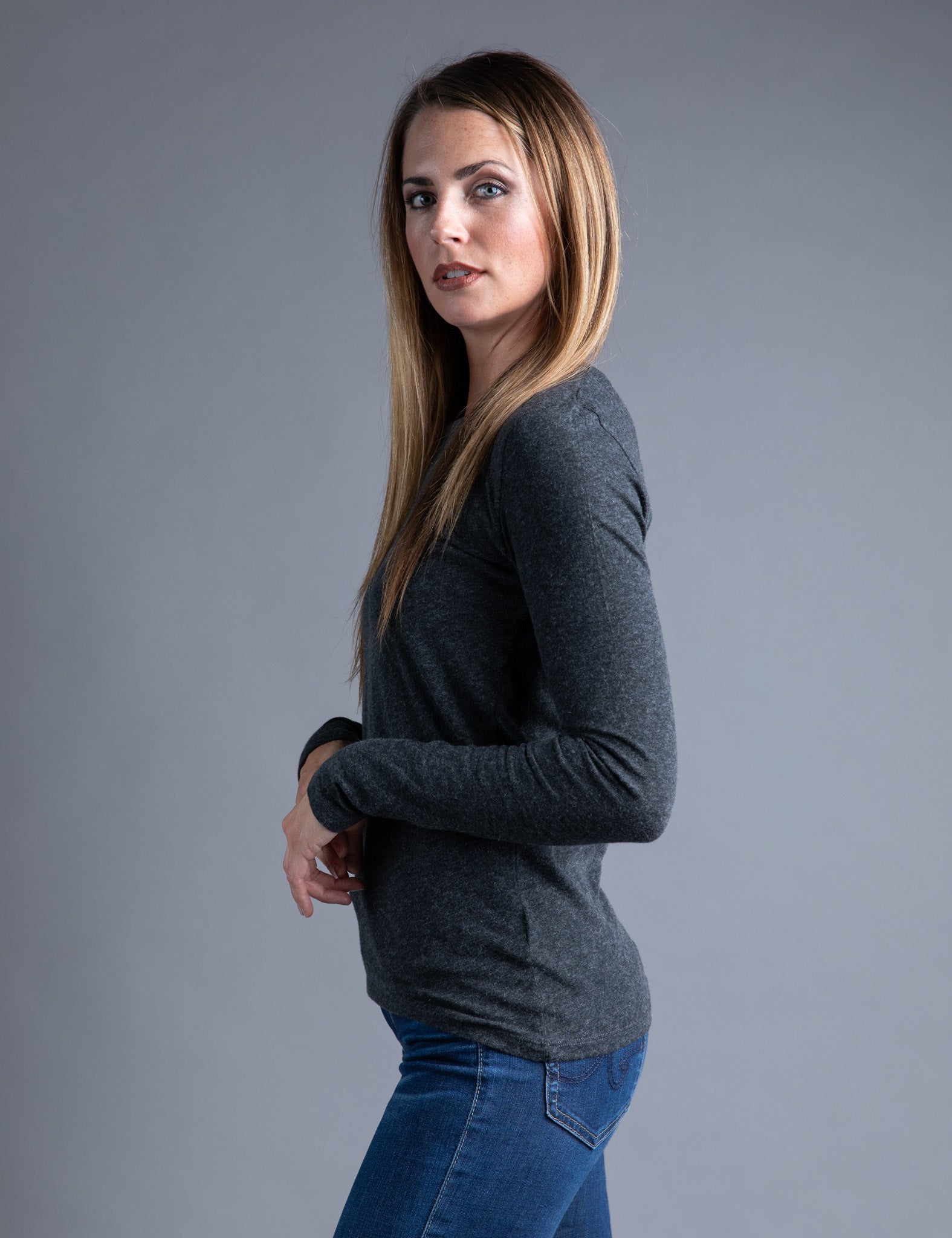Majestic Long Sleeve Cotton/Cashmere Crewneck Tee in Anthracite Chine