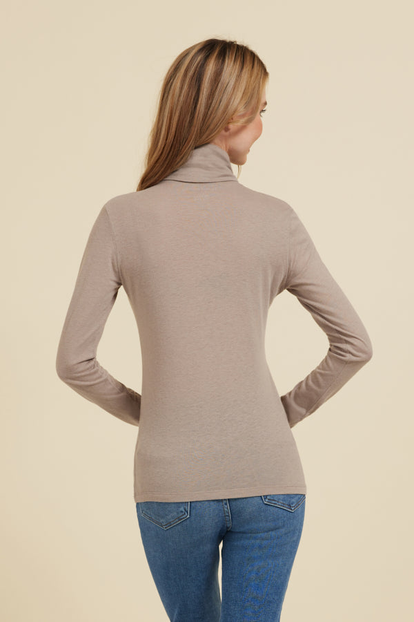 Majestic Cotton/Cashmere Long Sleeve Turtleneck in Galet/sand
