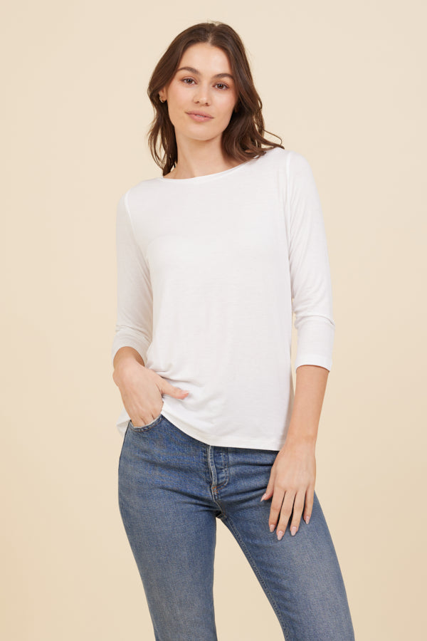 Soft Touch 3/4 Sleeve Pleat Back Crewneck in Blanc
