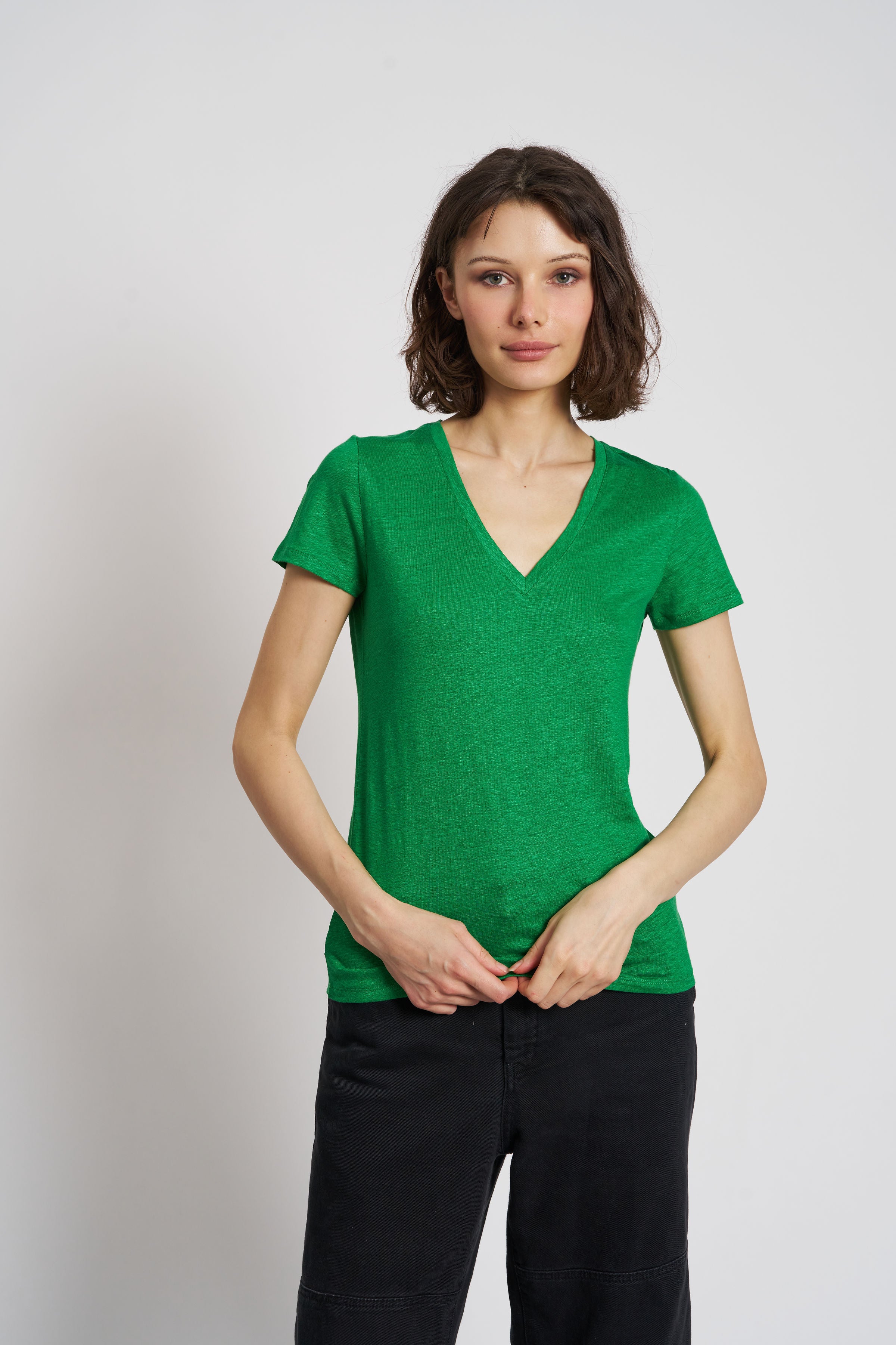 Majestic Short Sleeve Stretch Linen V-Neck in Grass