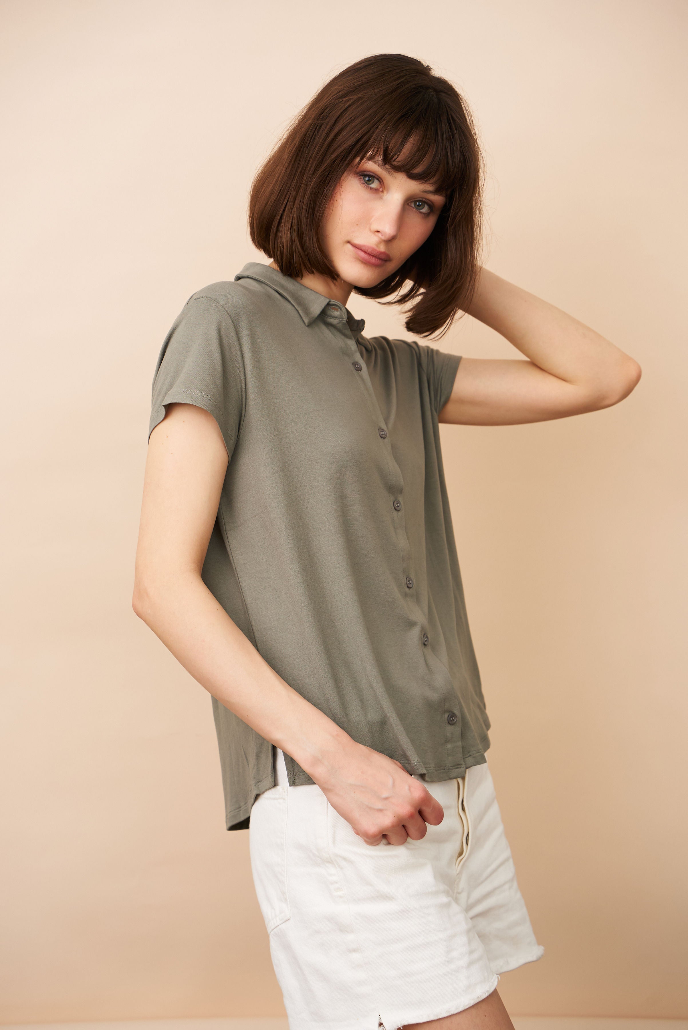 Soft Touch Short Sleeve Pleat Back Shirt in Army
