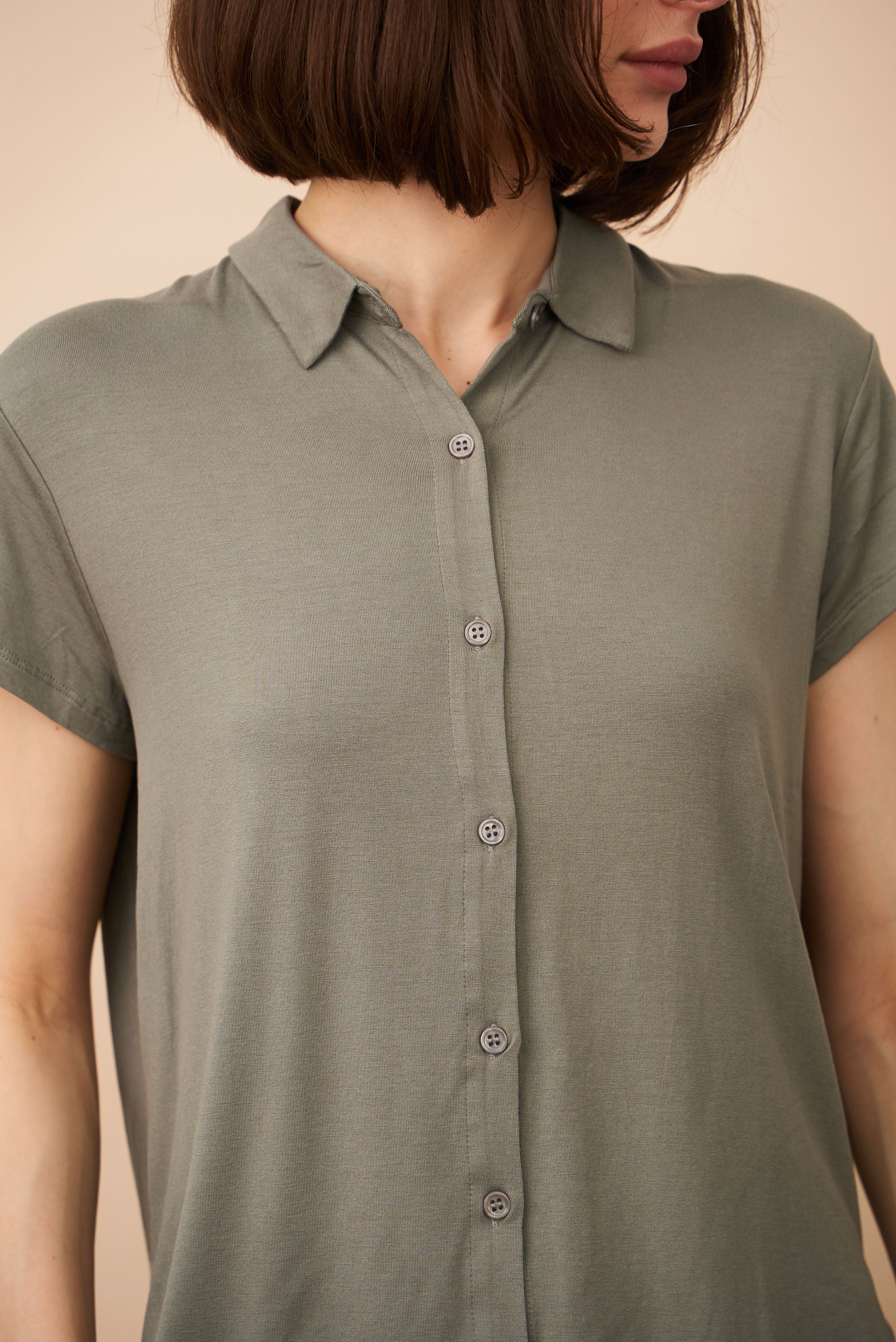 Soft Touch Short Sleeve Pleat Back Shirt in Army