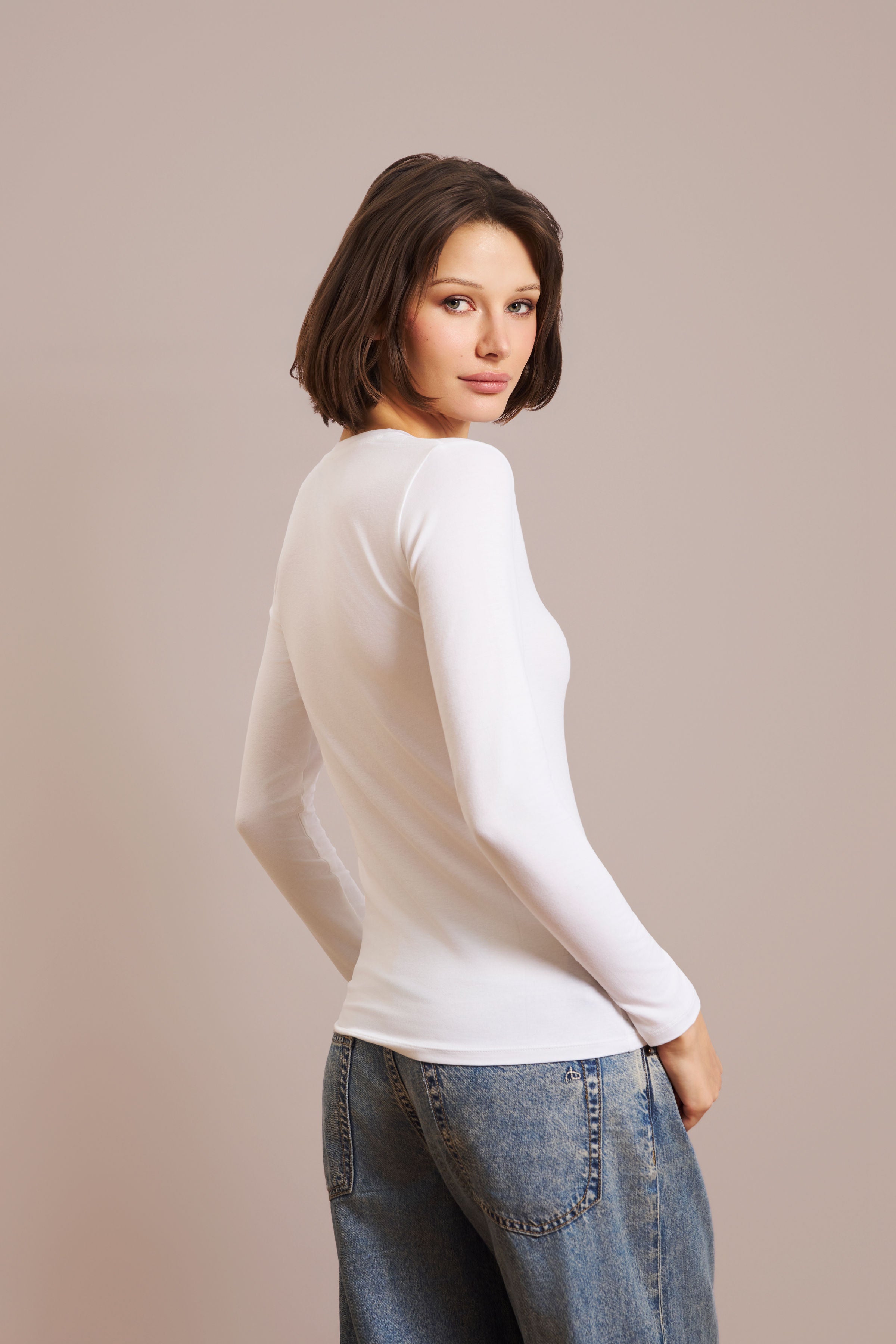 Majestic Long Sleeve Viscose V-Neck Tee in Blanc/White