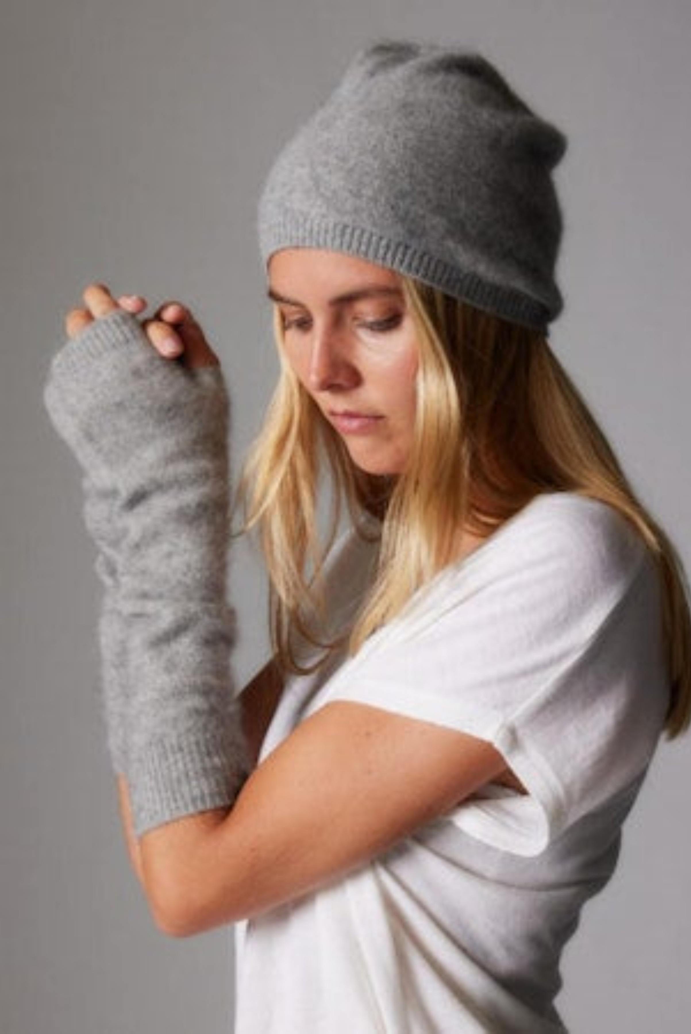 Ultra Soft Beanie Hat in Gris Chine