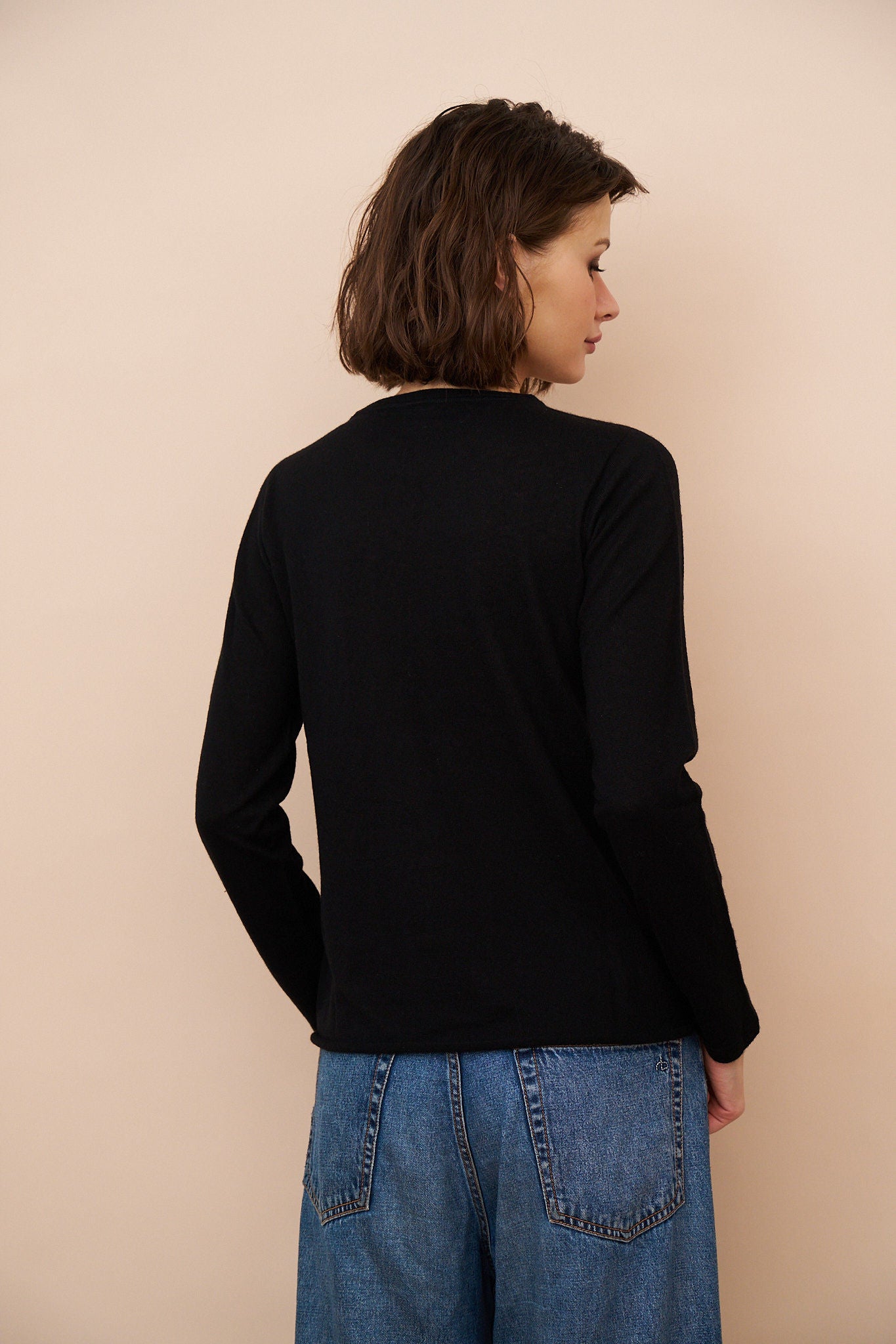 100% Machine Washable Cashmere Long Sleeve Crewneck in Noir