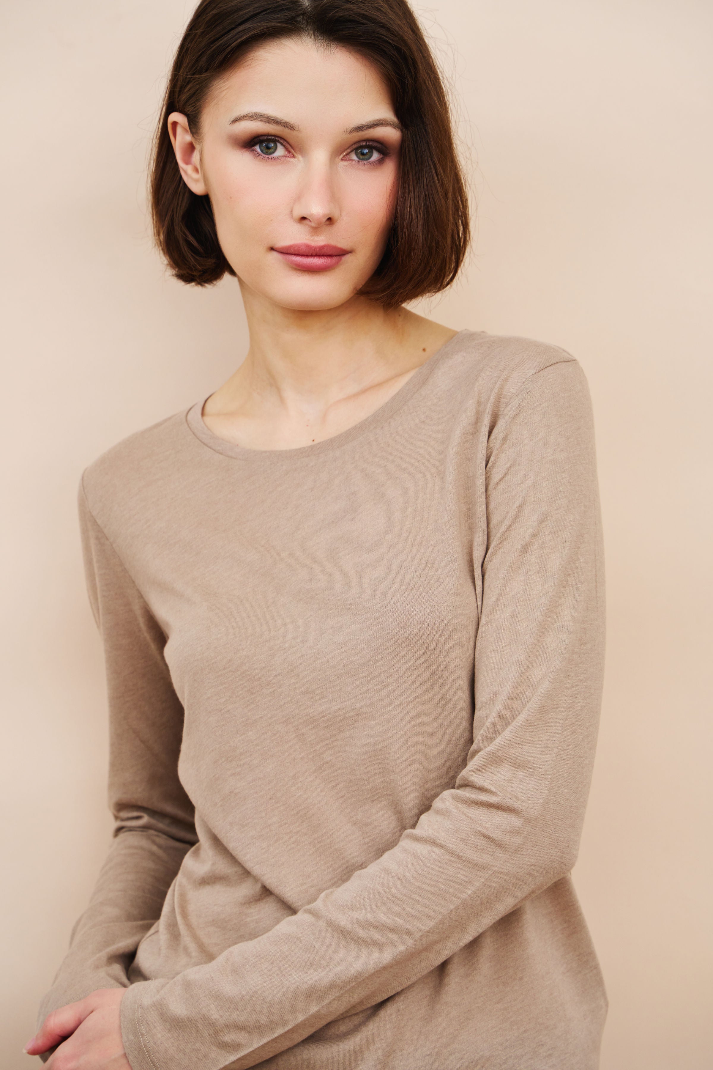 Majestic Long Sleeve Cotton/Cashmere Crewneck Tee in Desert
