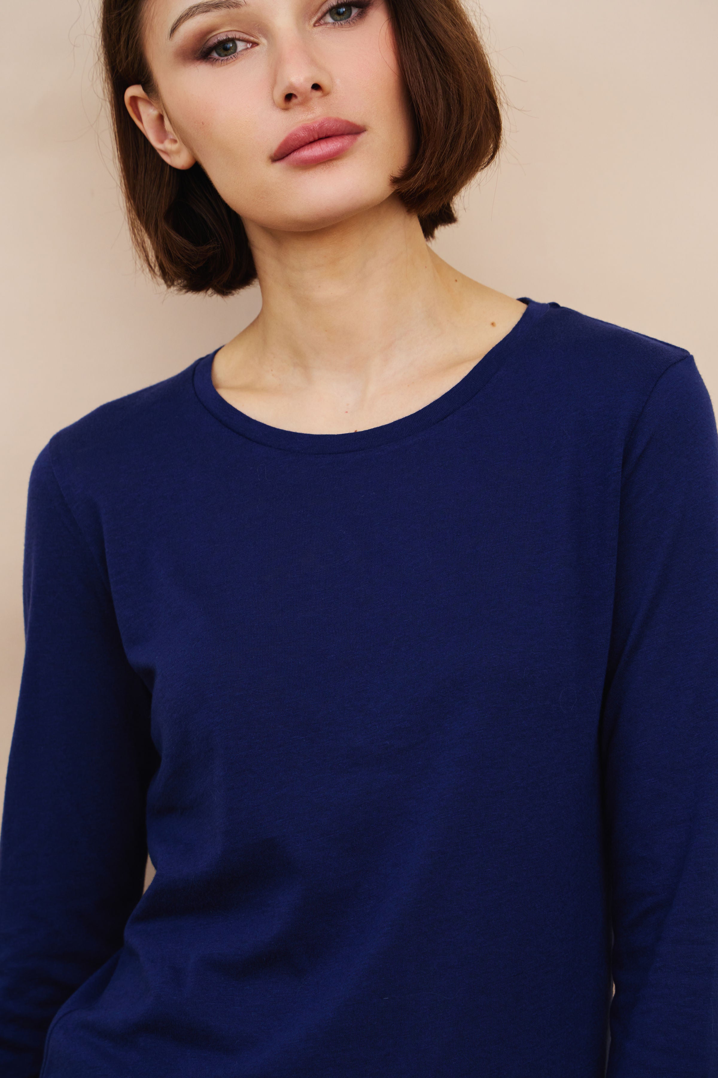 Majestic Long Sleeve Cotton/Cashmere Crewneck Tee in Bleu Saphir