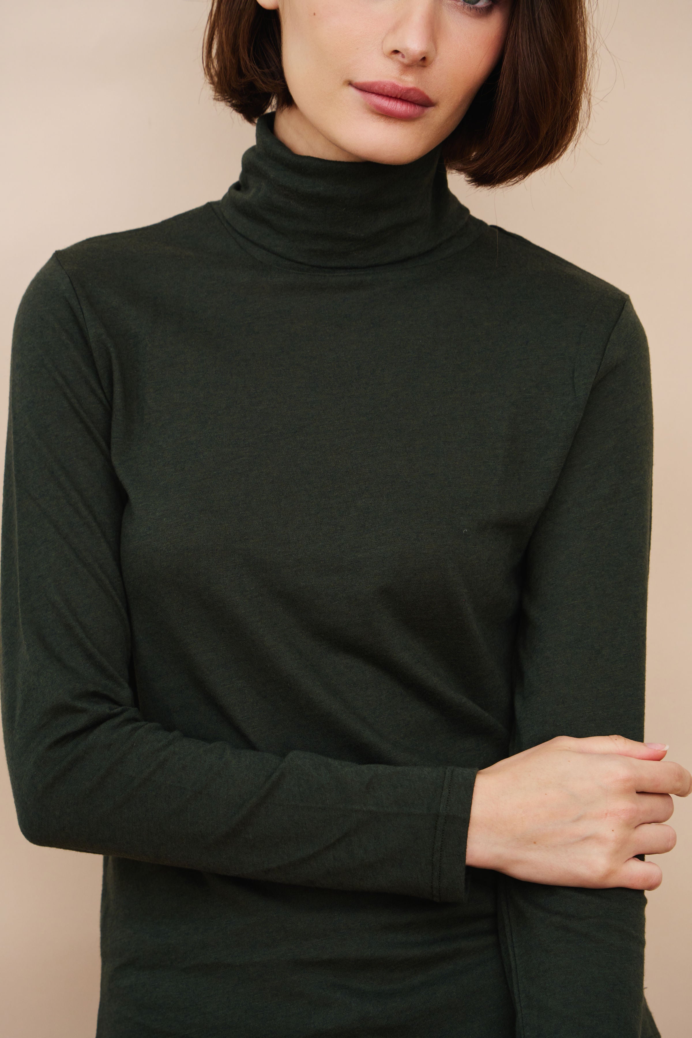 Majestic Long Sleeve Cotton/Cashmere Turtleneck in Forest