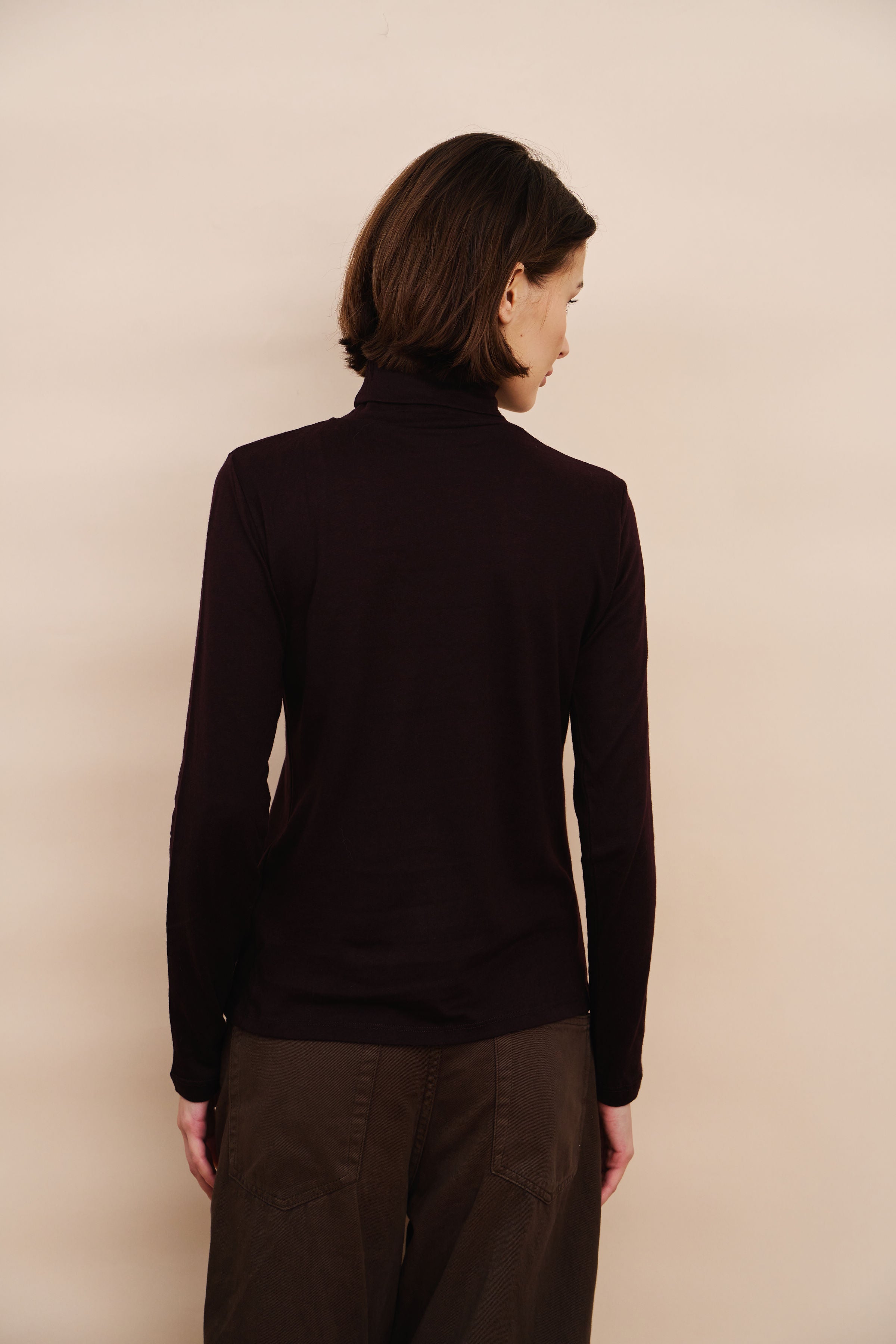 Majestic Long Sleeve Cotton/Cashmere Turtleneck in Aubergine