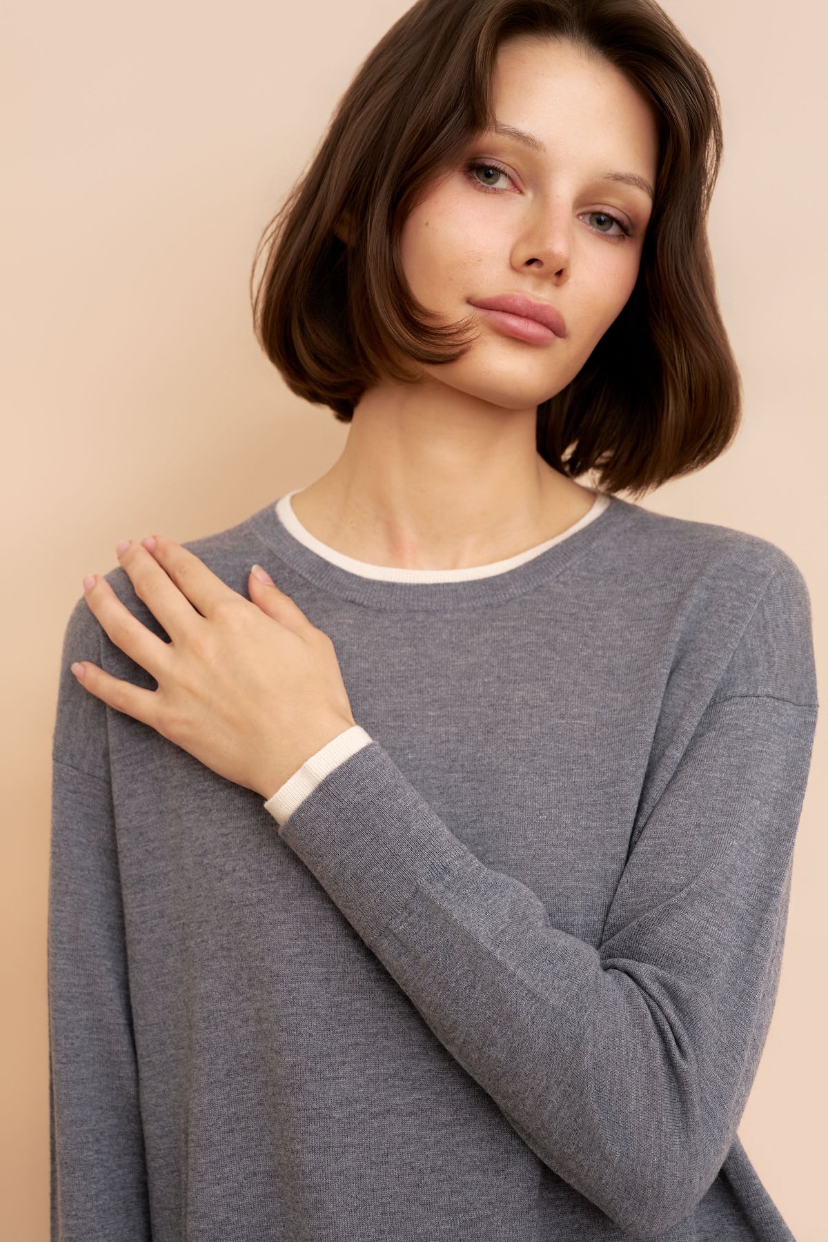 Wool Silk Cashmere Long Sleeve Knit Crewneck Sweater in Gris Chine