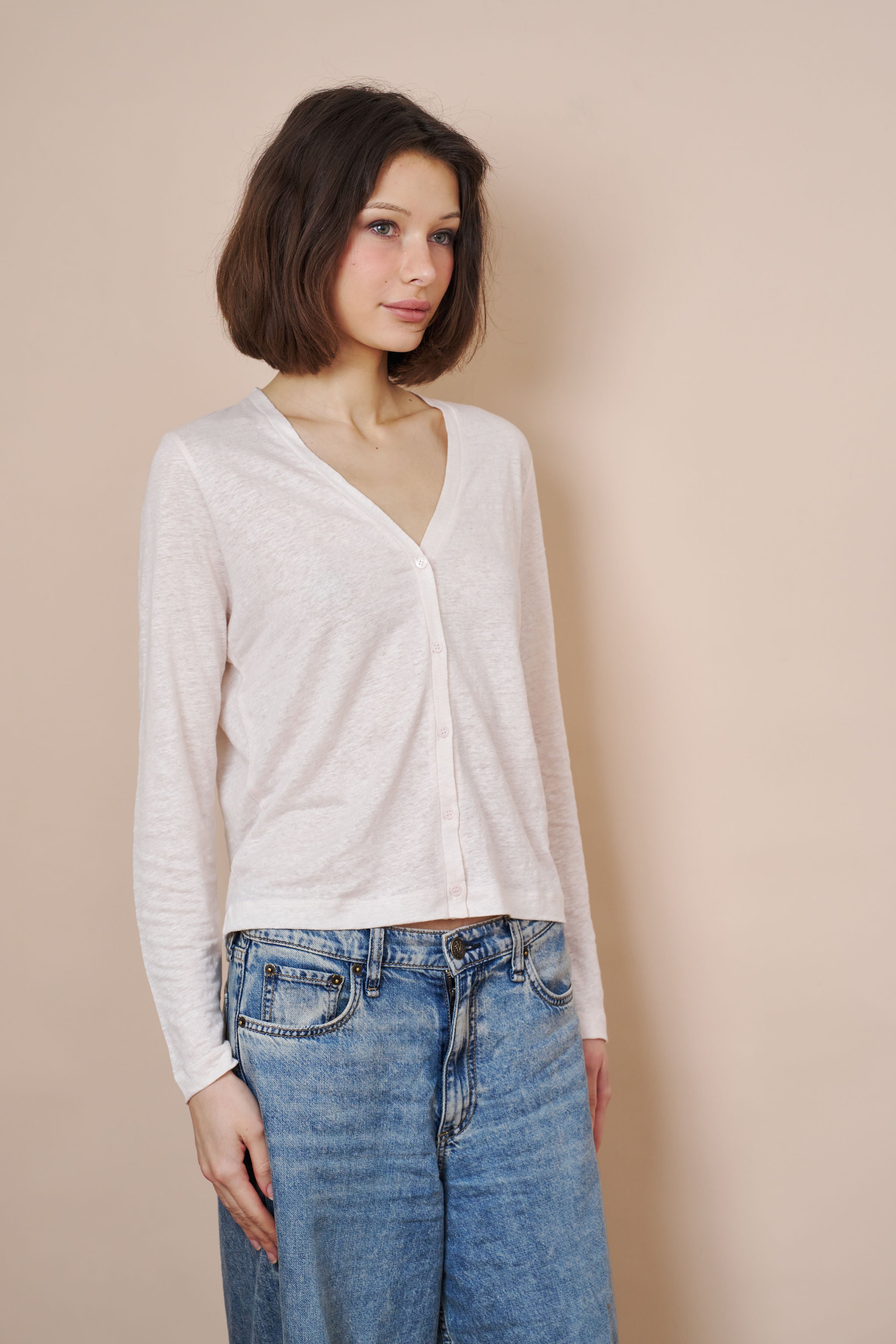 Stretch Linen V-Neck Cardigan in Cream